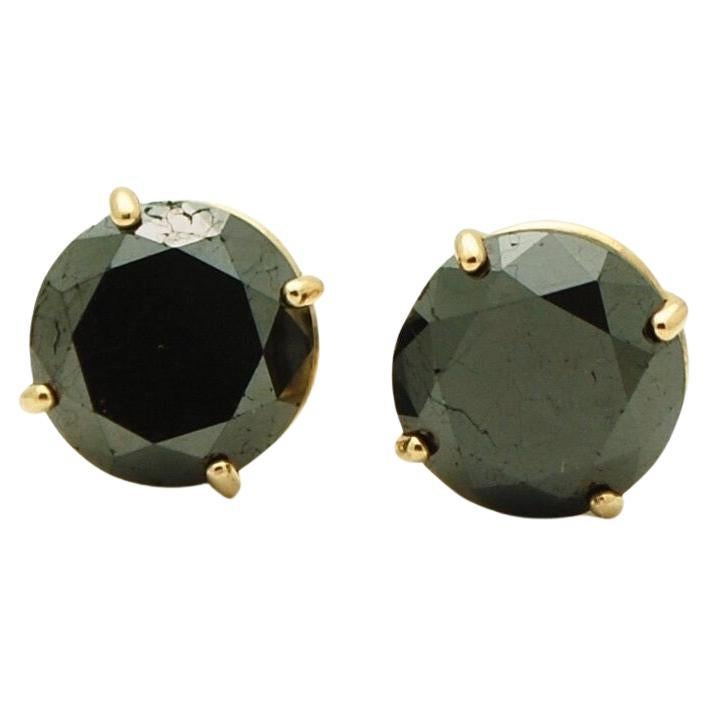 Diamanti neri Nature per un totale di 1 carato ciascuno in oro giallo 14KT. I diamanti neri naturali dovrebbero essere irregolari e presentare delle imperfezioni all'esterno; la maggior parte dei diamanti neri naturali presenta queste imperfezioni,