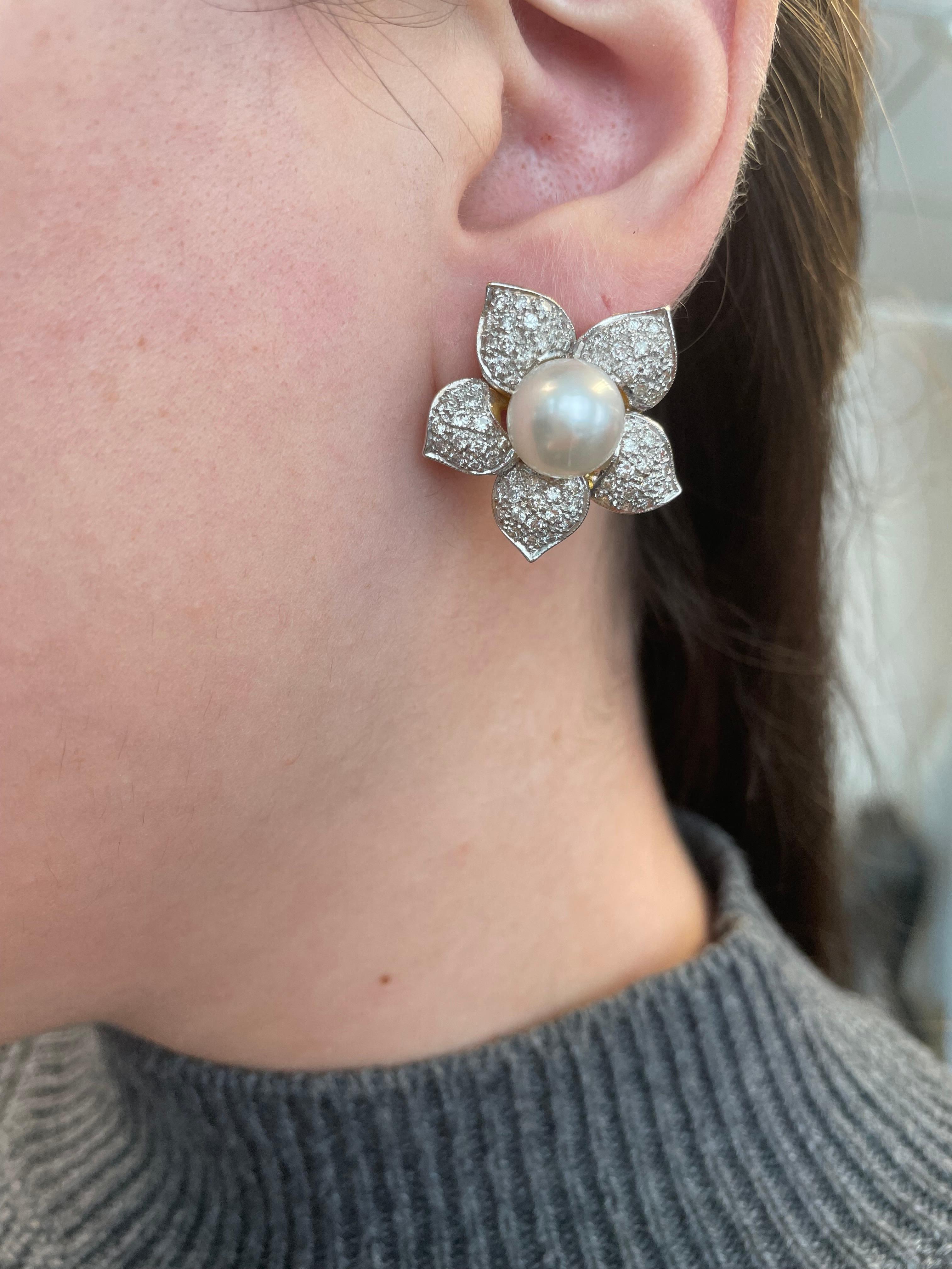 Lovely diamond and pearl floral earrings.
Approximately 2 carats of round diamond earrings, H/I color and SI clarity. Whit and yellow gold.
Accommodated with an up to date appraisal by a GIA G.G. upon request. Please contact us with any