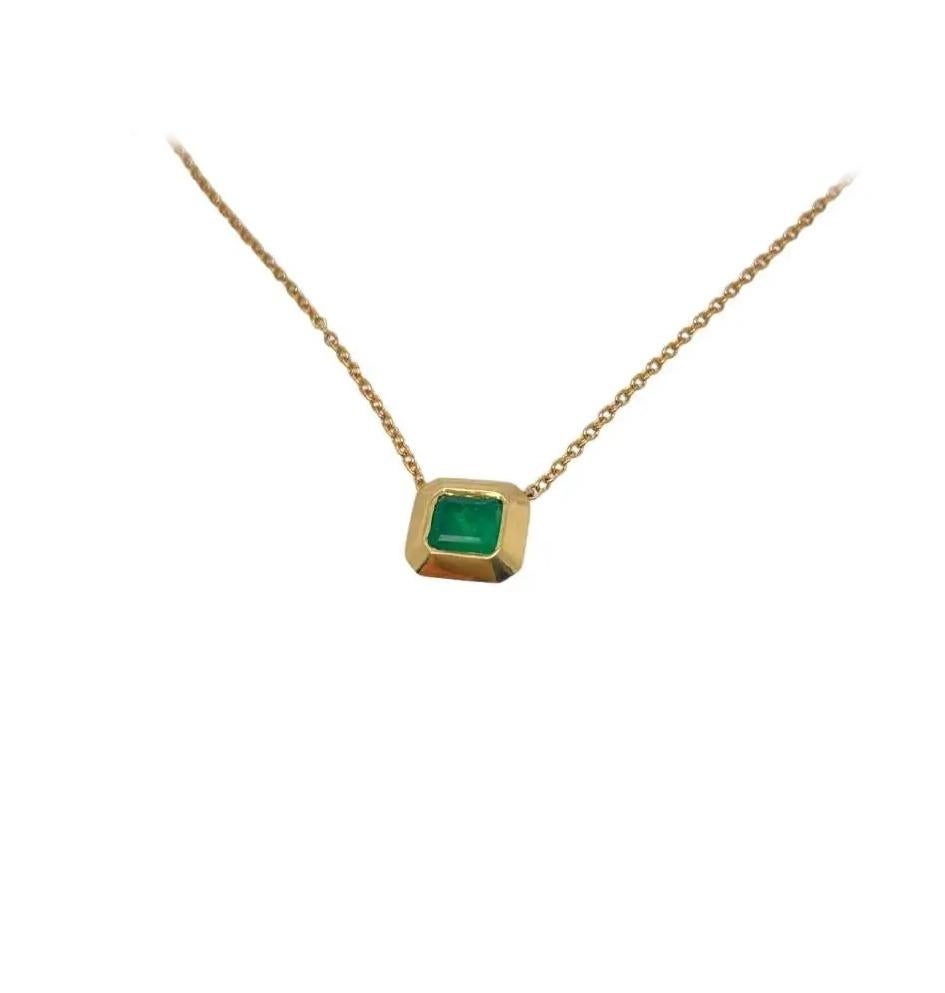 2ct emerald bezel set pendant with slider chain in 18k gold  For Sale