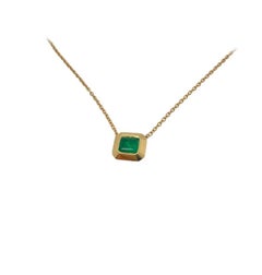 2 Karat Smaragd-Anhänger mit Lünettenfassung und Schieberkette aus 18 Karat Gold