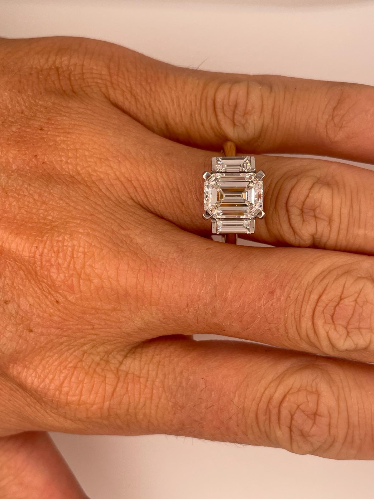 2ct Emerald cut and baguette three stone style classic ring in 18k gold  For Sale 5
