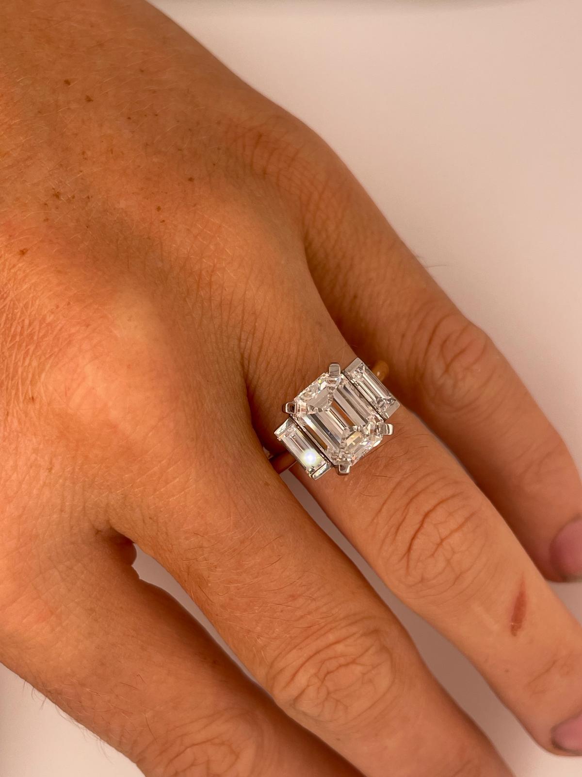 2ct Emerald cut and baguette three stone style classic ring in 18k gold  For Sale 8