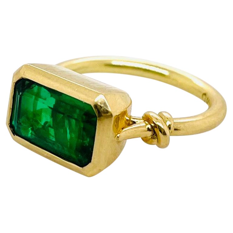 2ct Emerald 'Forget Me Knot' Ring in 18ct Yellow Gold For Sale