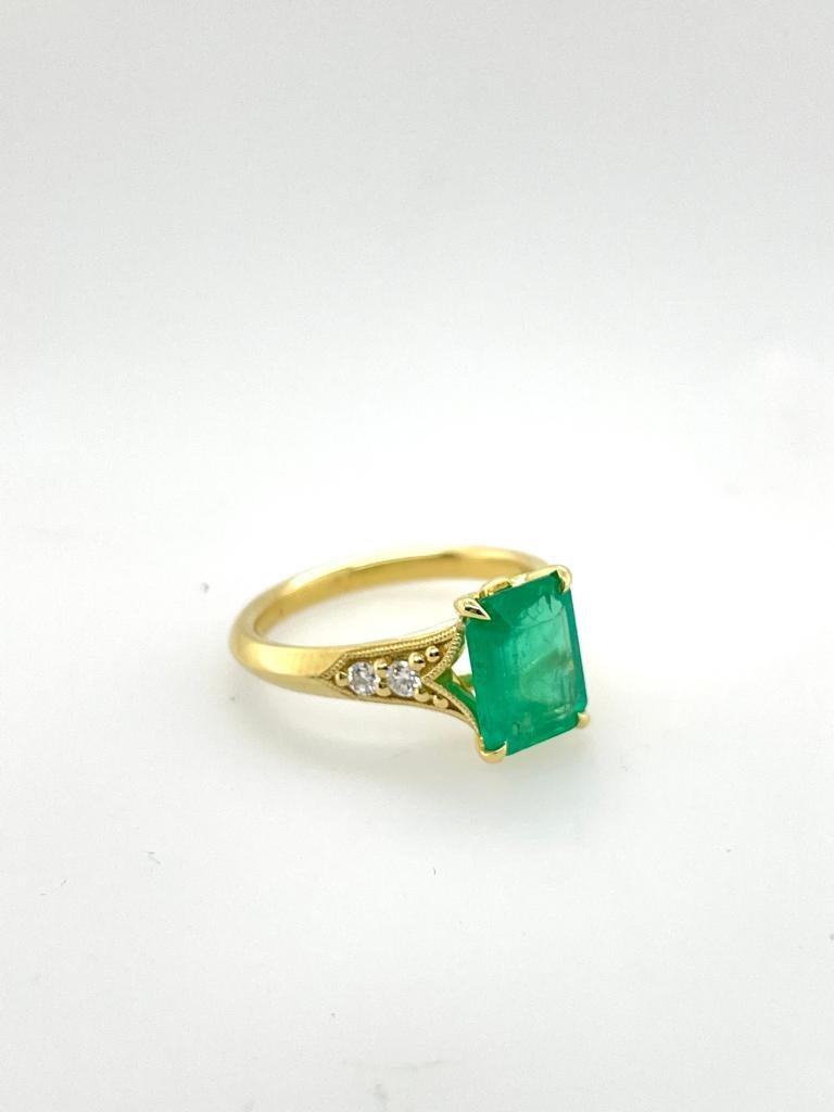 For Sale:  2ct Emerald solitaire Ring antique style in 18ct yellow gold with diamonds 10