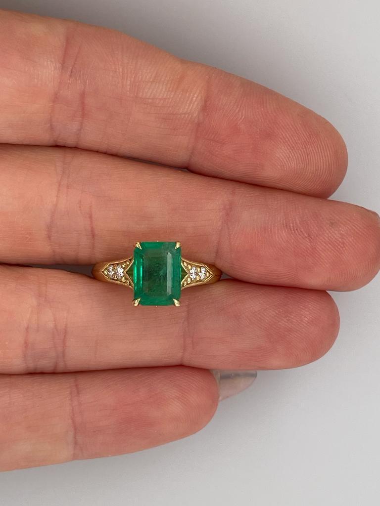 For Sale:  2ct Emerald solitaire Ring antique style in 18ct yellow gold with diamonds 12
