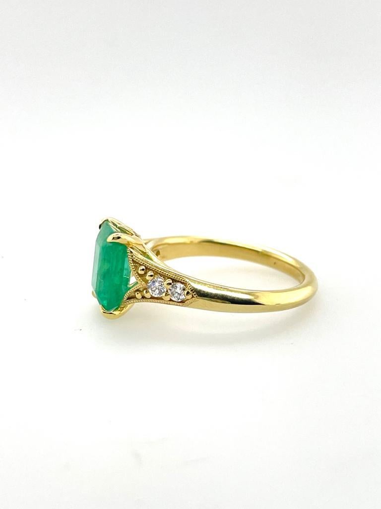 For Sale:  2ct Emerald solitaire Ring antique style in 18ct yellow gold with diamonds 14