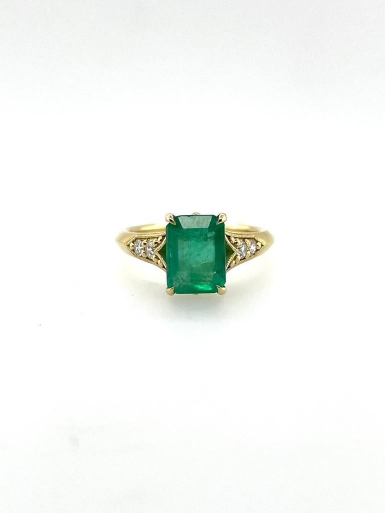 For Sale:  2ct Emerald solitaire Ring antique style in 18ct yellow gold with diamonds 15