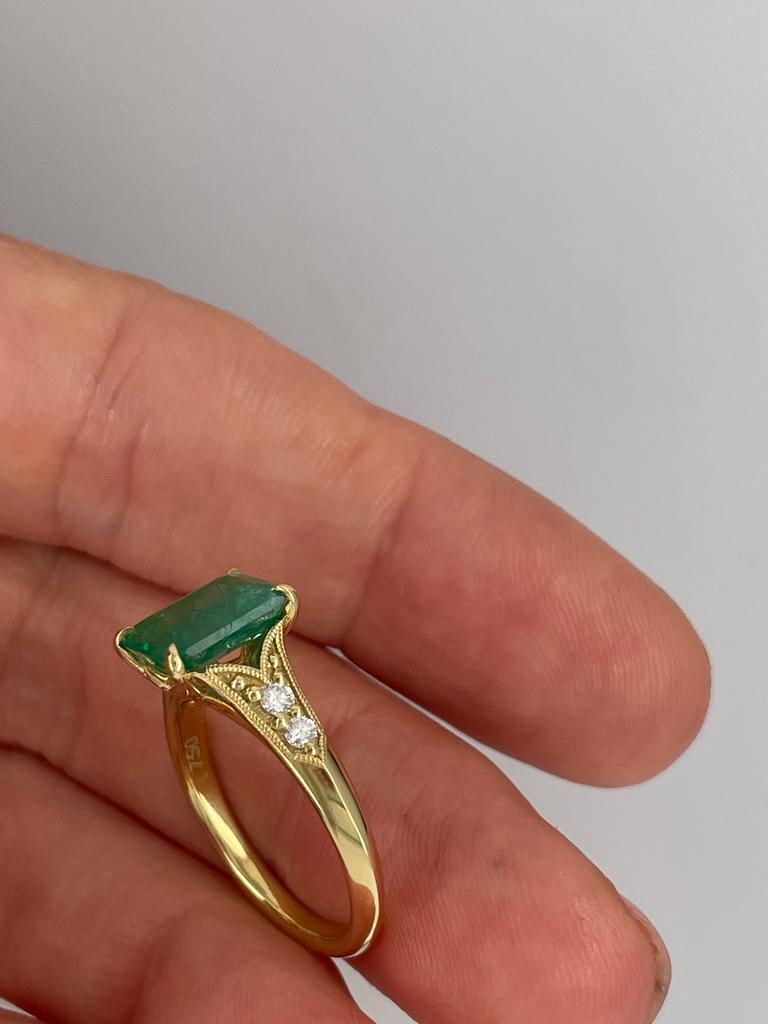 For Sale:  2ct Emerald solitaire Ring antique style in 18ct yellow gold with diamonds 4