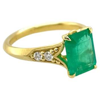 For Sale:  2ct Emerald solitaire Ring antique style in 18ct yellow gold with diamonds