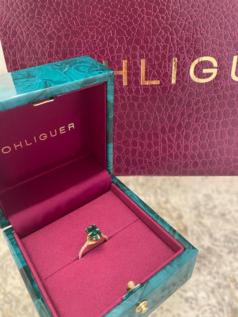 For Sale:  2ct Emerald solitaire ring with diamonds set in 18ct yellow gold 19