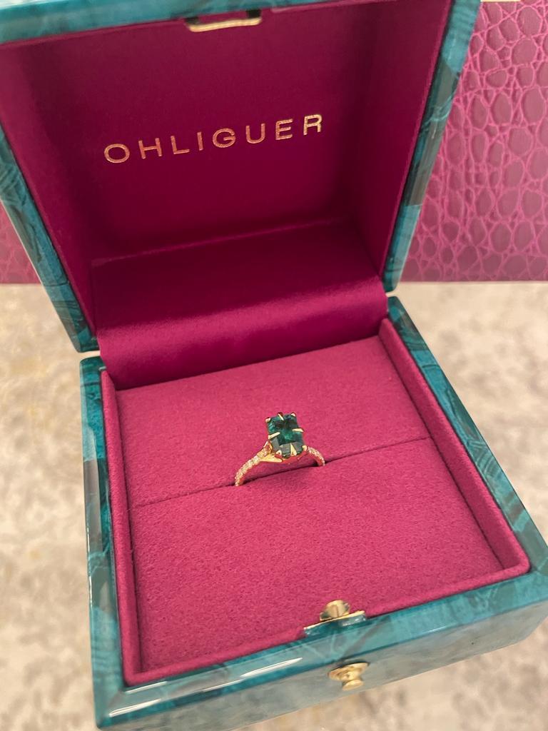 For Sale:  2ct Emerald solitaire ring with diamonds set in 18ct yellow gold 3