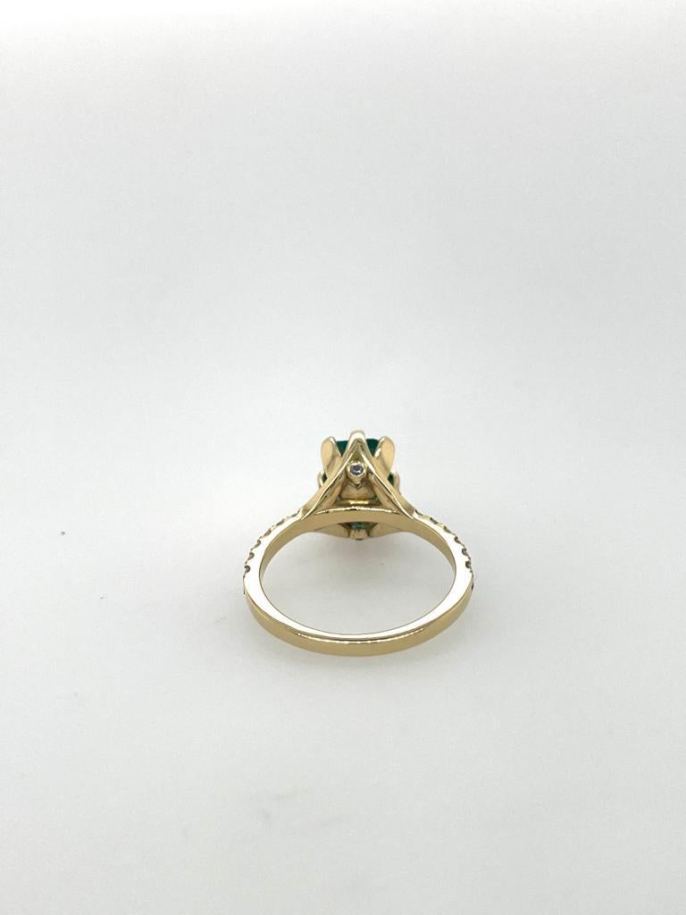 For Sale:  2ct Emerald solitaire ring with diamonds set in 18ct yellow gold 7