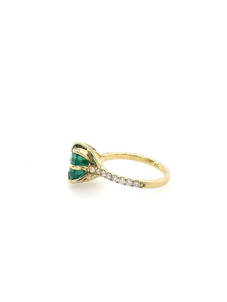 For Sale:  2ct Emerald solitaire ring with diamonds set in 18ct yellow gold 9