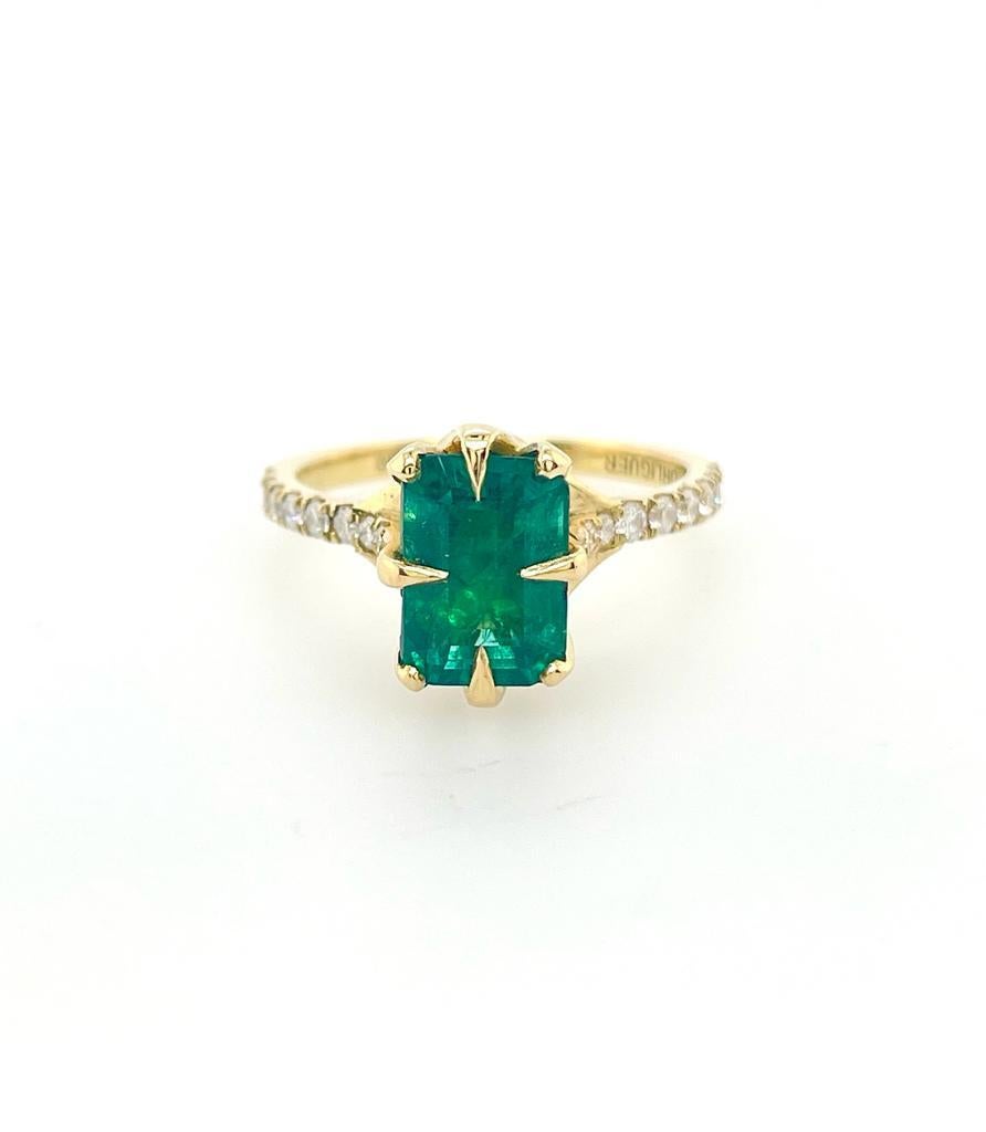 For Sale:  2ct Emerald solitaire ring with diamonds set in 18ct yellow gold 2