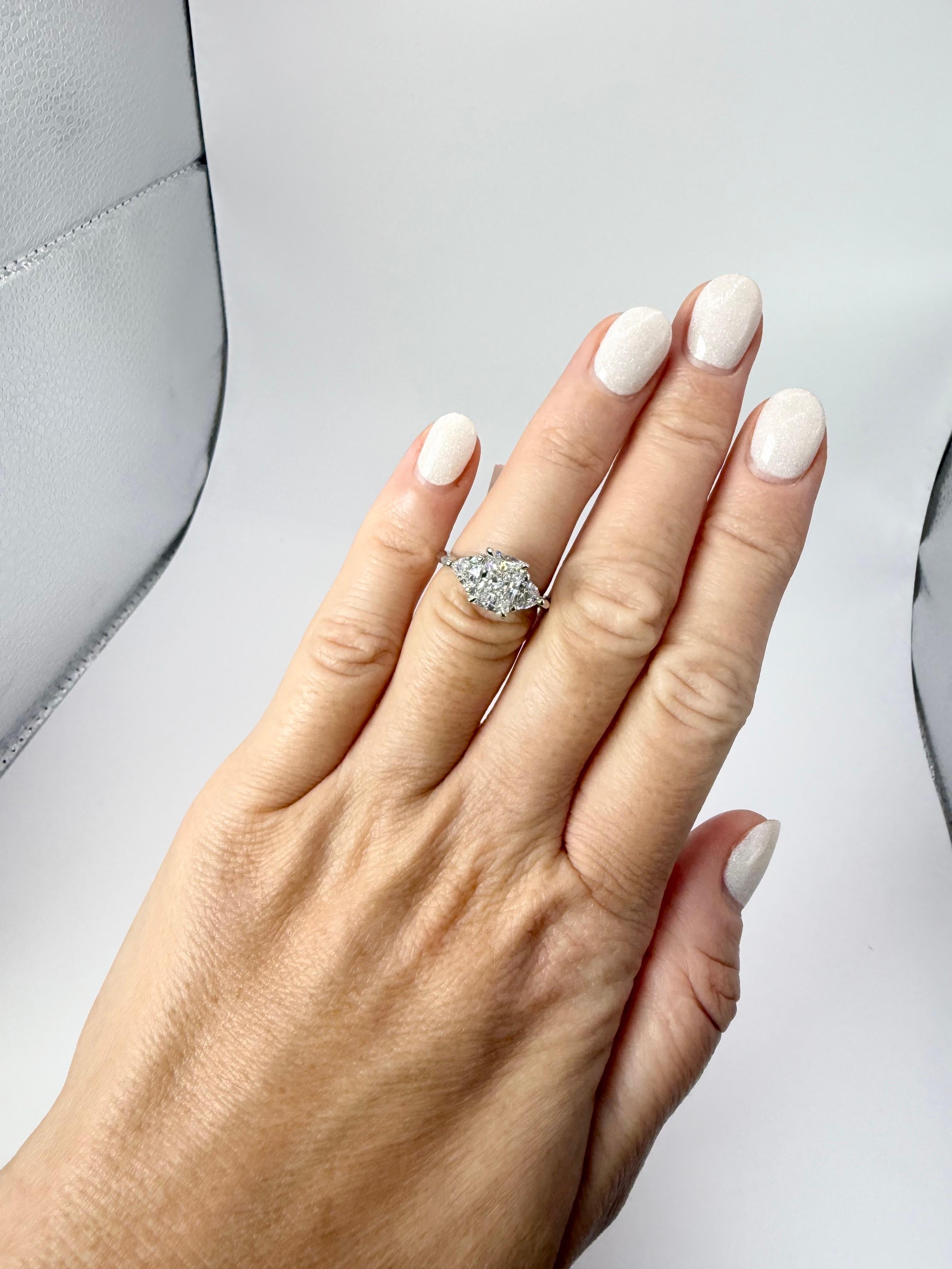 Quadrato Anello con diamante di fidanzamento da 2 carati in oro 18KT in vendita