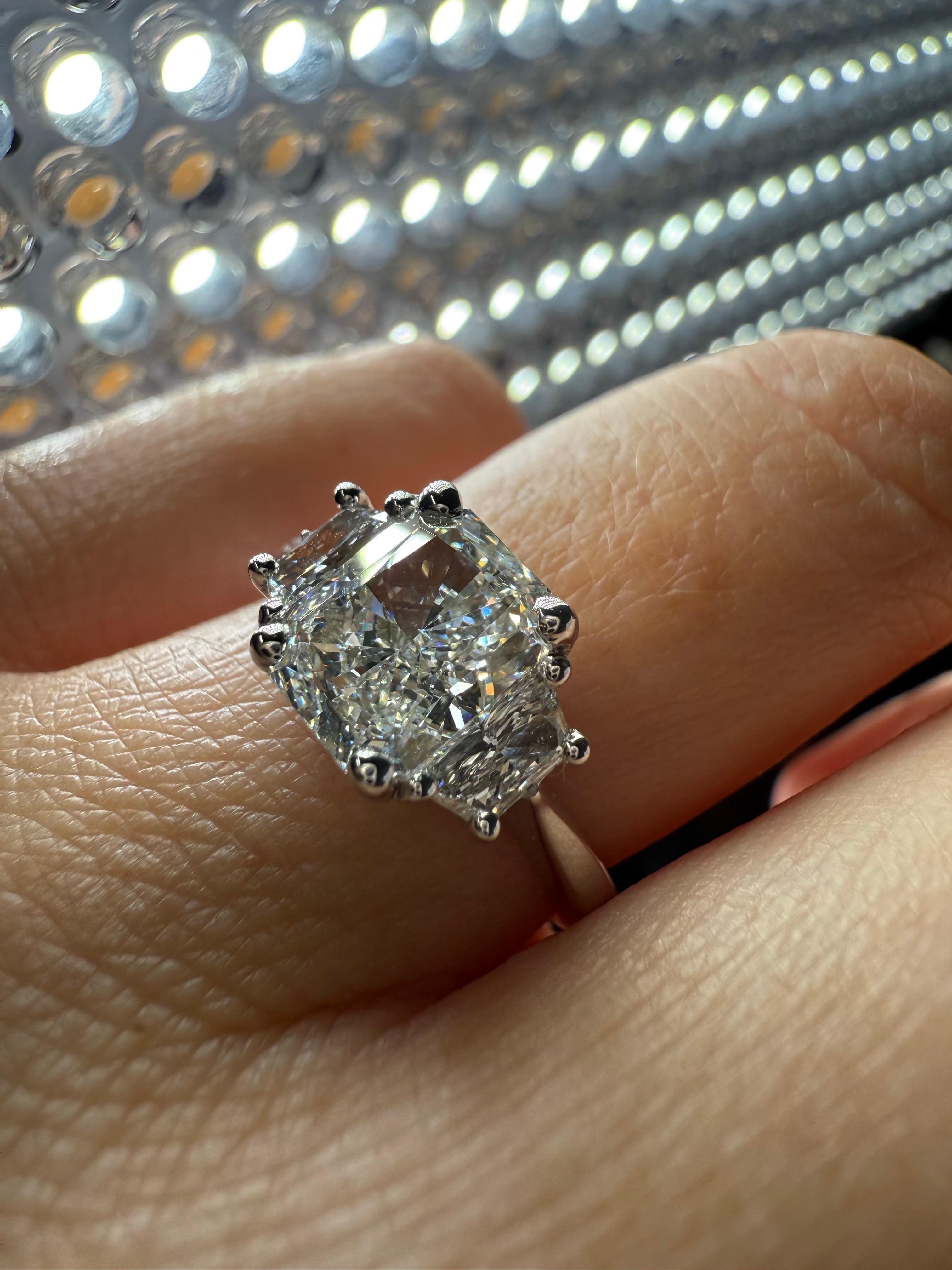 Anello con diamante di fidanzamento 2ct G /SI2 Anello con tre pietre in oro 14KT In condizioni Nuovo in vendita a Jupiter, FL