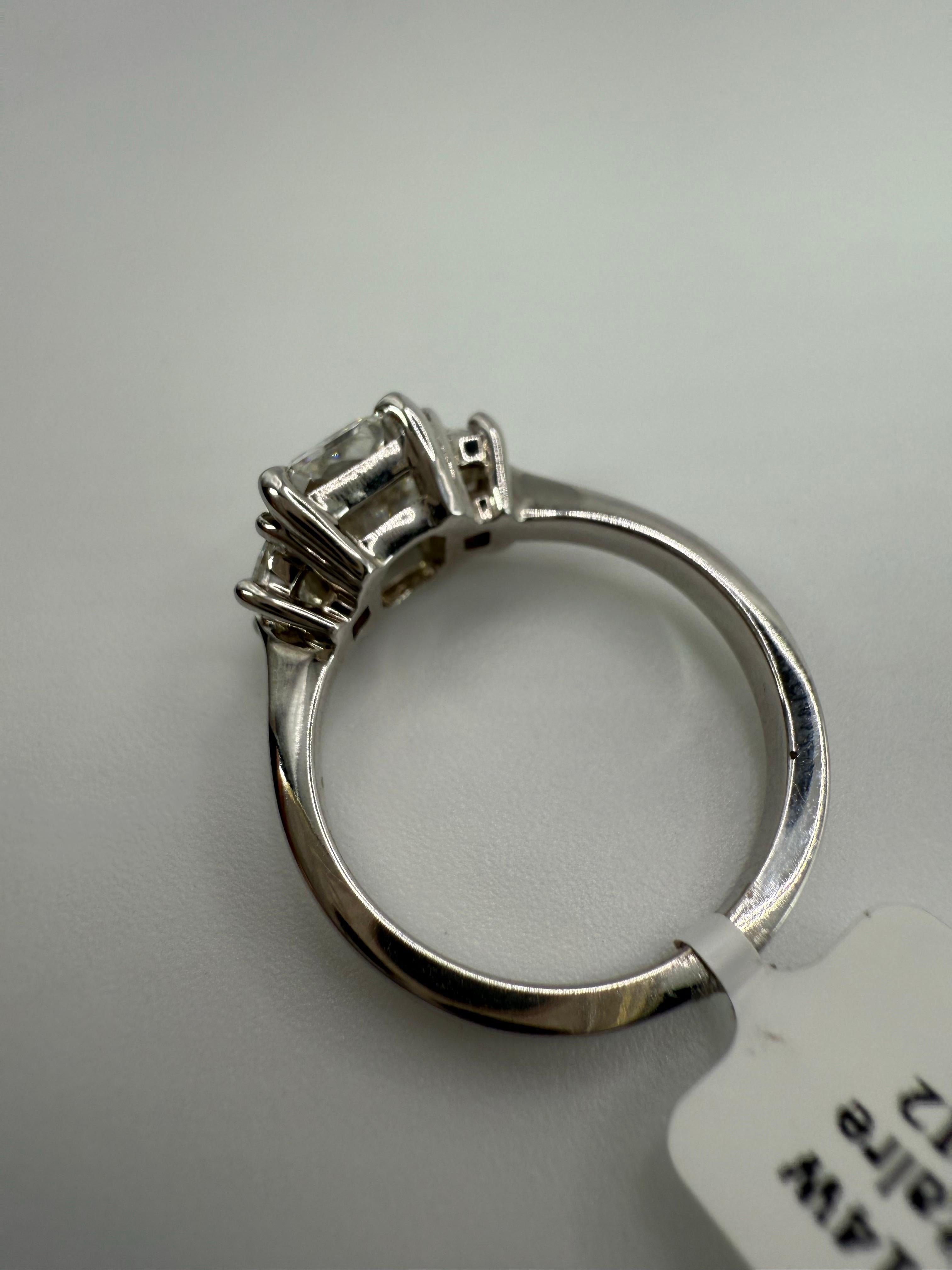 da uomo o donna Anello con diamante di fidanzamento 2ct G /SI2 Anello con tre pietre in oro 14KT in vendita