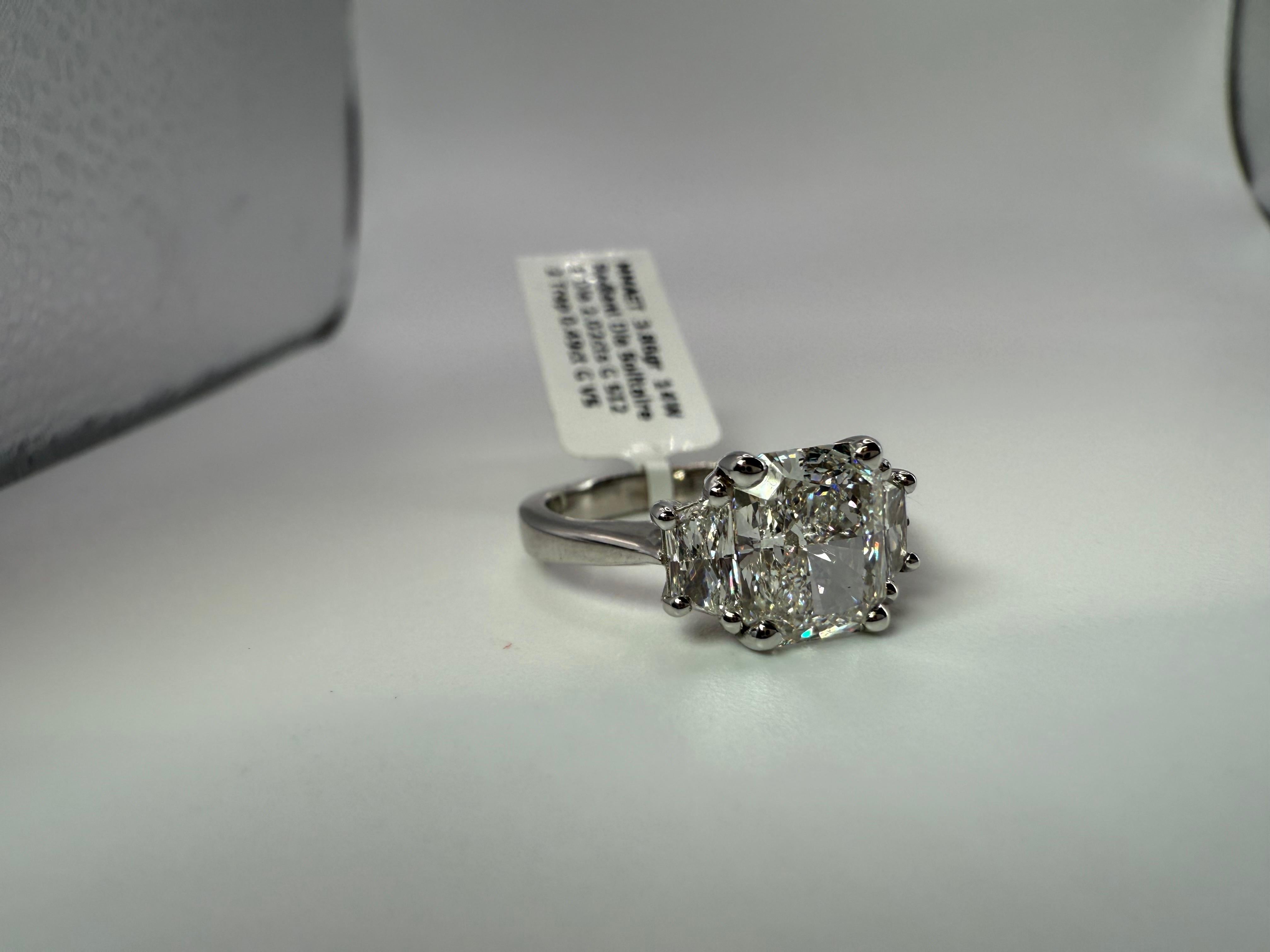 Anello con diamante di fidanzamento 2ct G /SI2 Anello con tre pietre in oro 14KT in vendita 1