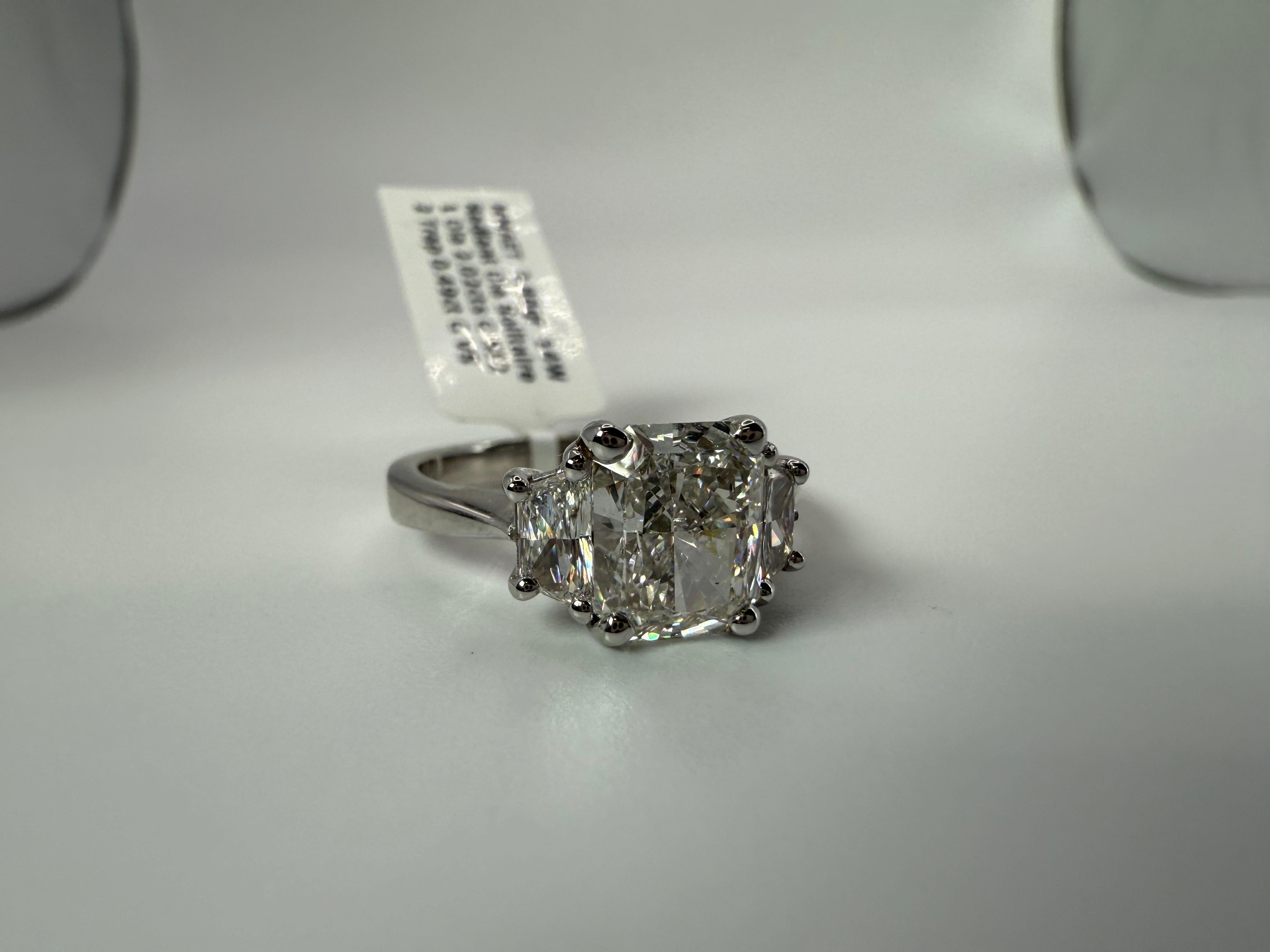 Anello con diamante di fidanzamento 2ct G /SI2 Anello con tre pietre in oro 14KT in vendita 3