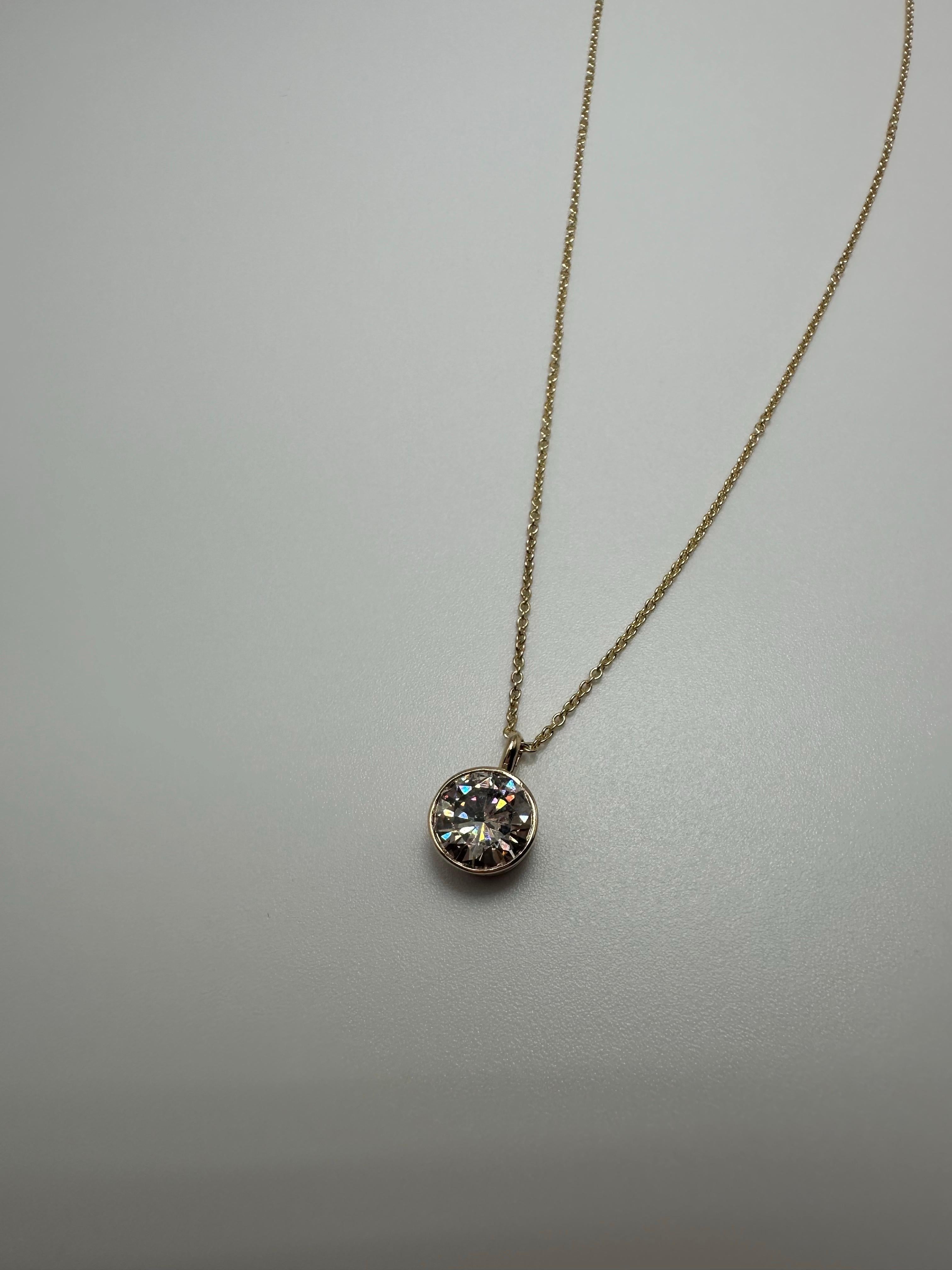 Collier pendentif solitaire en or 14 carats avec diamants 2 carats Unisexe en vente