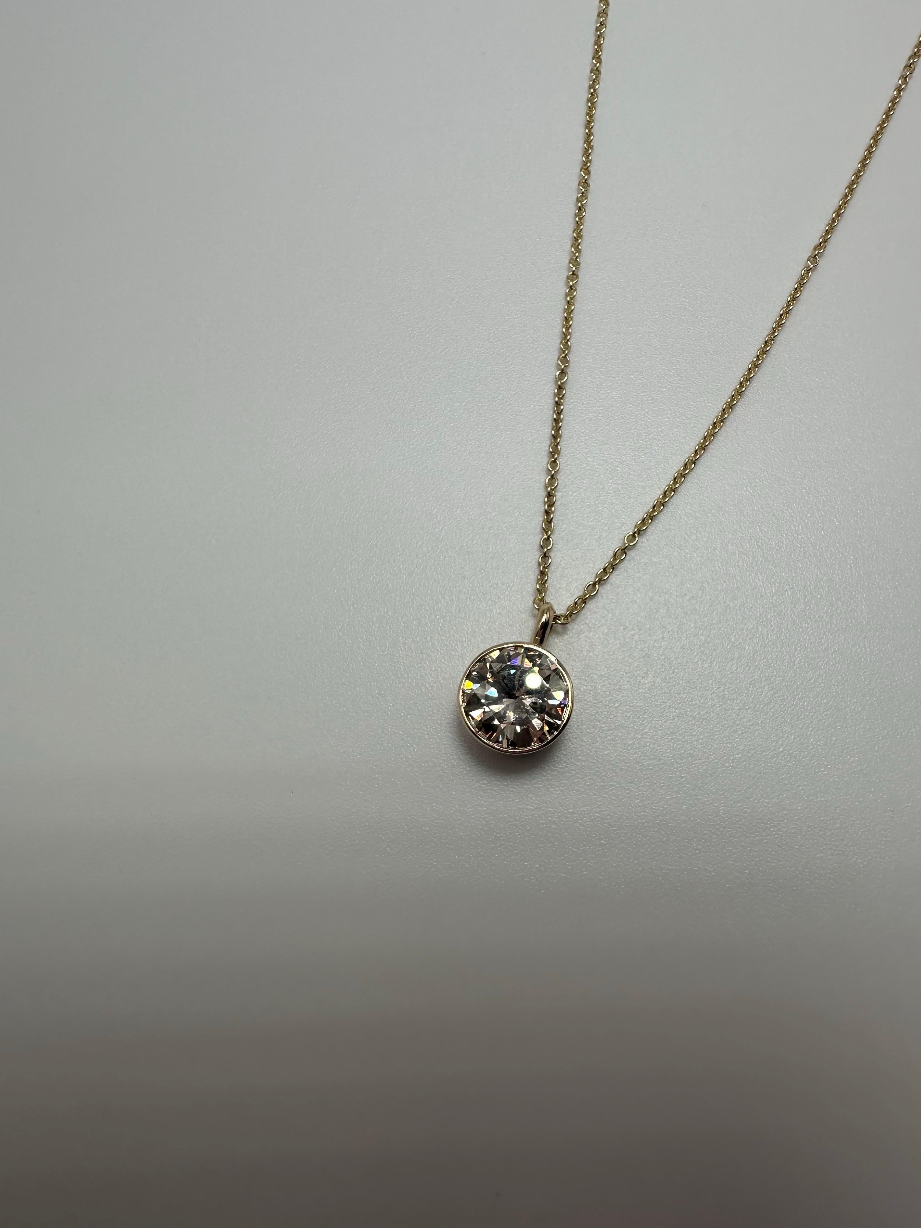 Collier pendentif solitaire en or 14 carats avec diamants 2 carats en vente 1