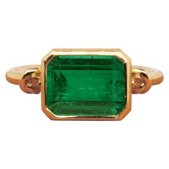2ct Love Knot Emerald Ring in 18ct Yellow Gold