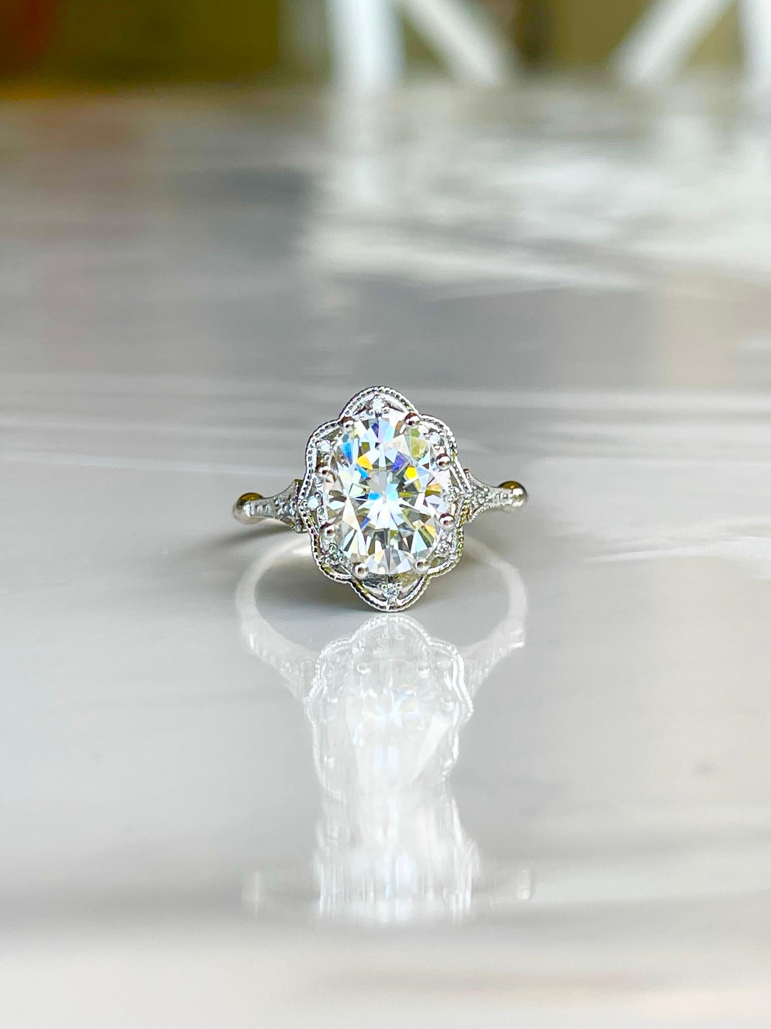2ct Moissanite Diamong ring hand engraved 18KT In New Condition For Sale In Boca Raton, FL