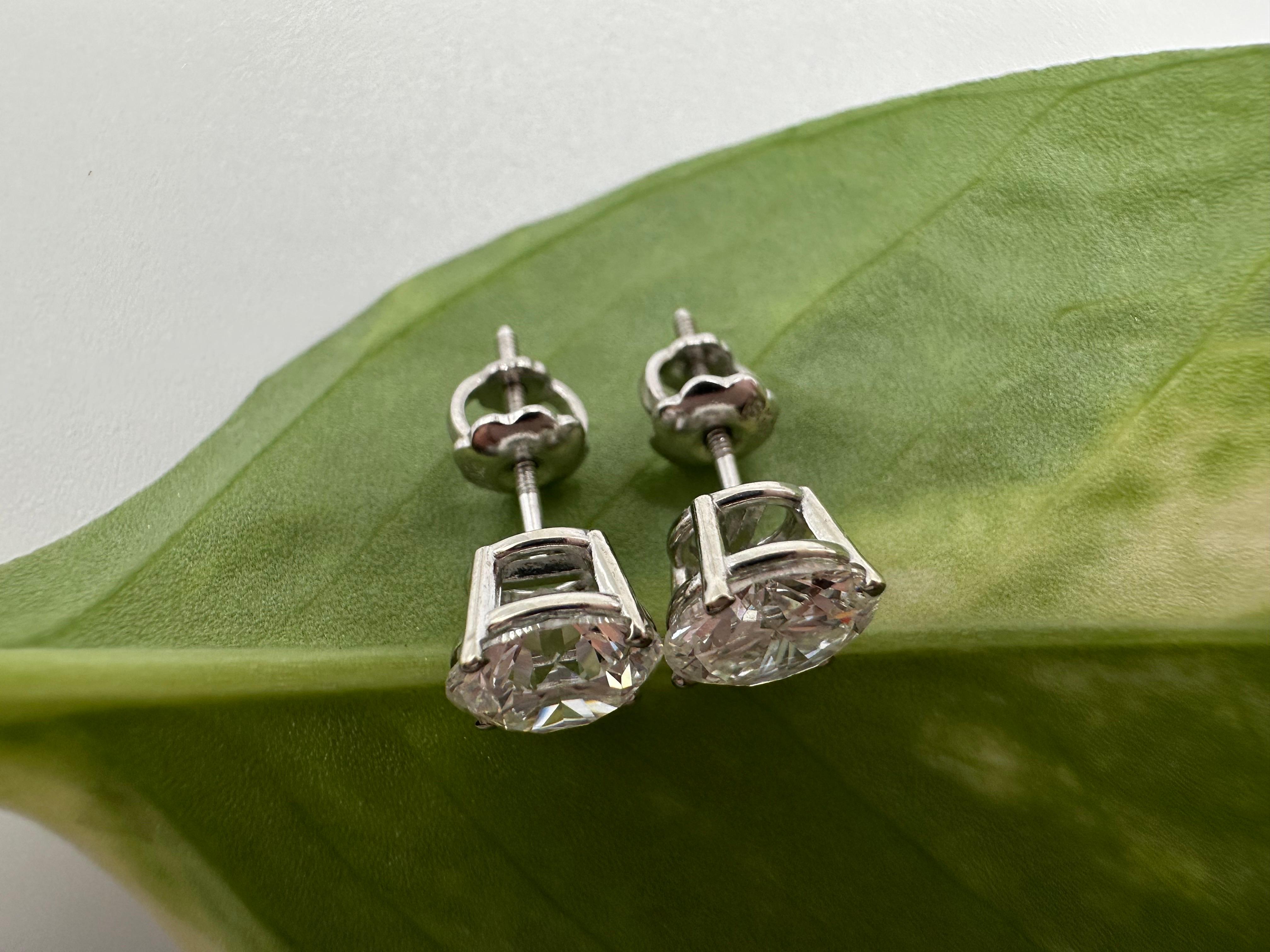 Borchie in moissanite da 2 carati 14KT con chiusura a vite In condizioni Nuovo in vendita a Boca Raton, FL