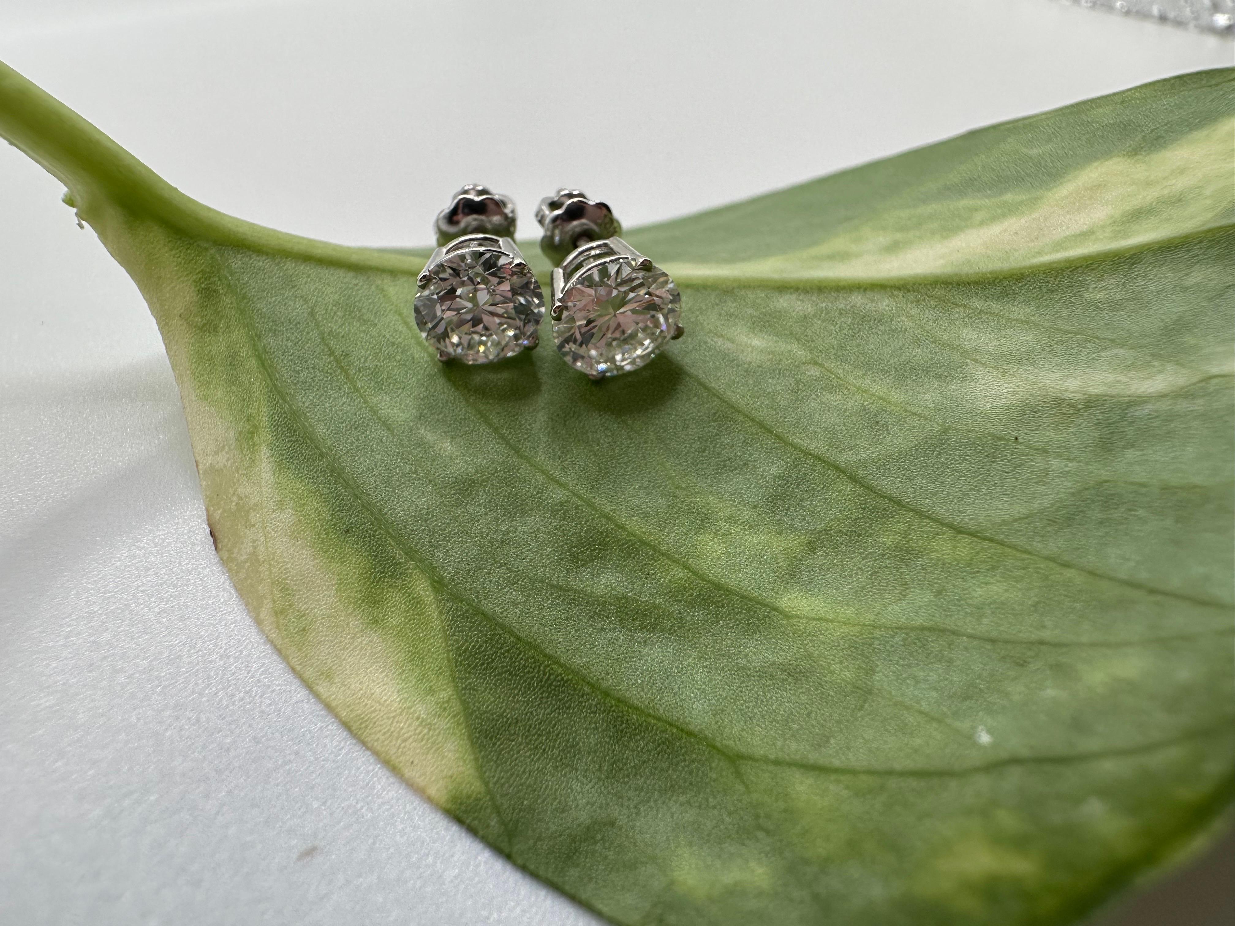 Borchie in moissanite da 2 carati 14KT con chiusura a vite in vendita 1