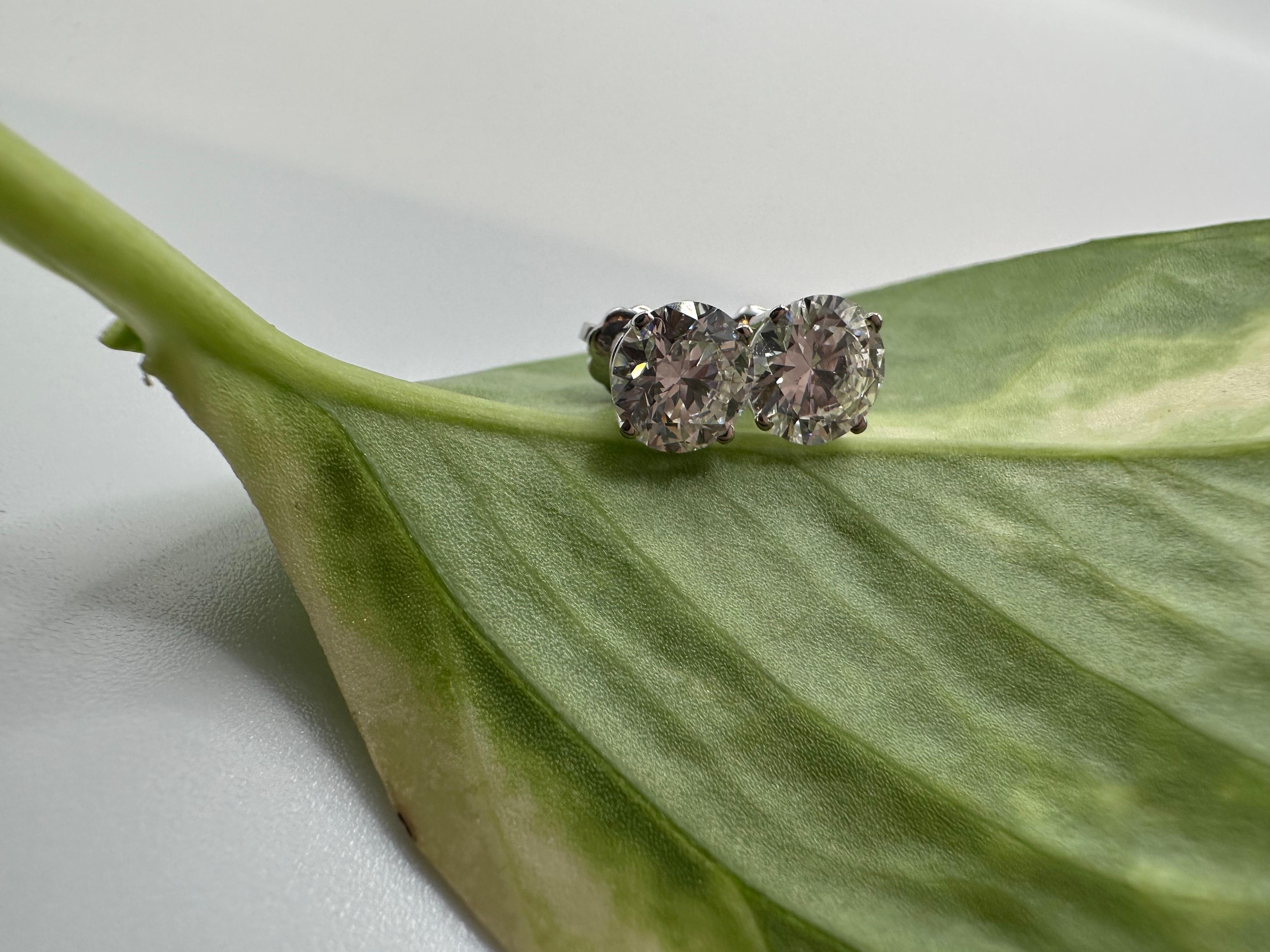 Borchie in moissanite da 2 carati 14KT con chiusura a vite in vendita 4