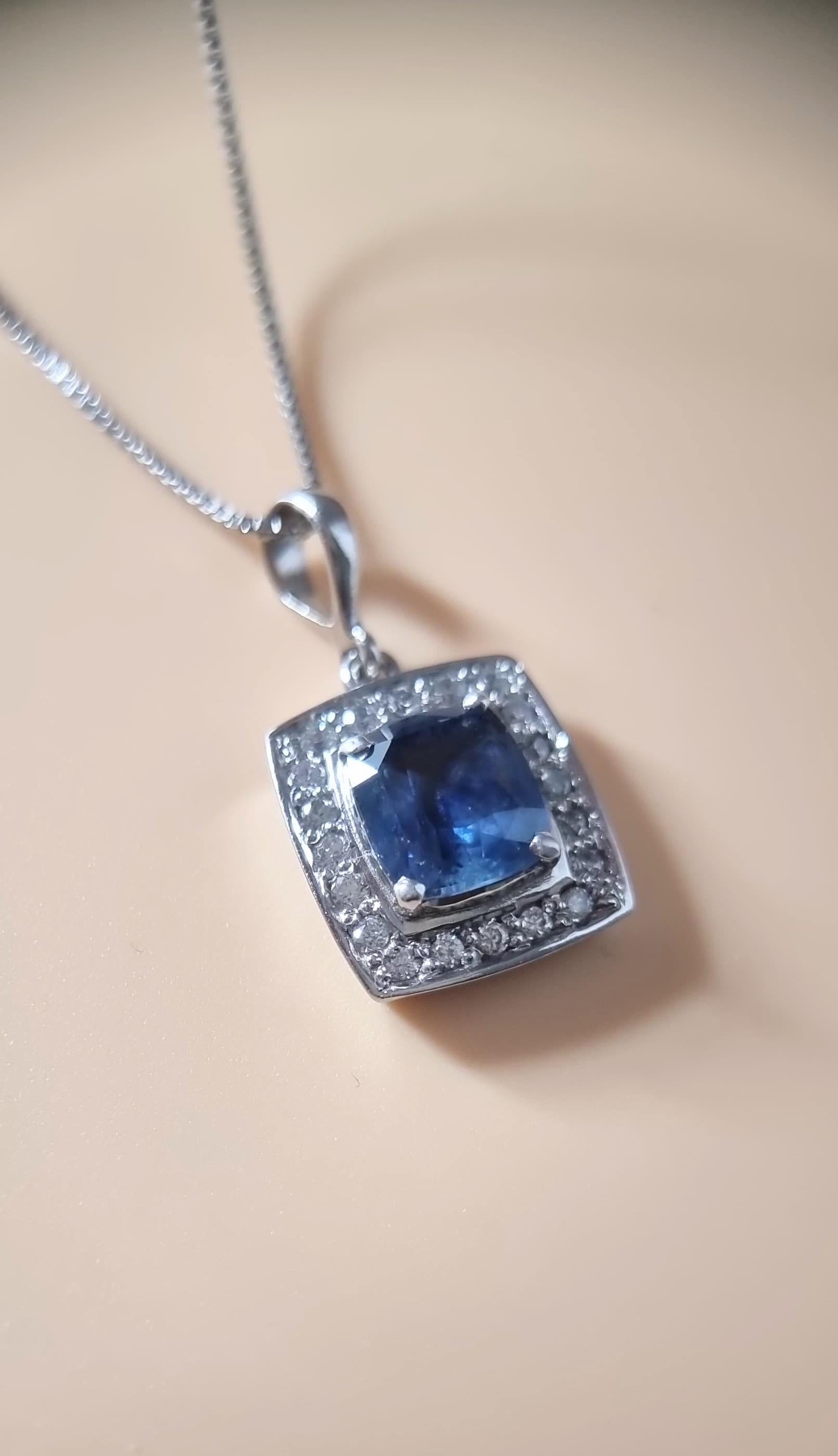Pendentif en argent recouvert de platine avec saphir bleu naturel serti griffes de 2 carats Neuf - En vente à Lanham, MD