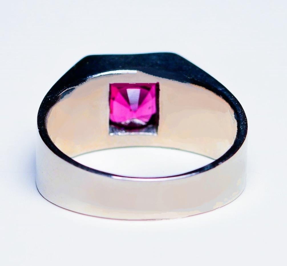 Contemporary 2ct Natural Garnet Birthstone Signet Ring  For Sale
