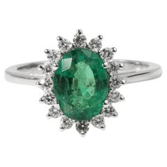 2 Karat Ovalschliff Smaragd und Diamant-Halo-Verlobungsring aus 18 Karat Weißgold