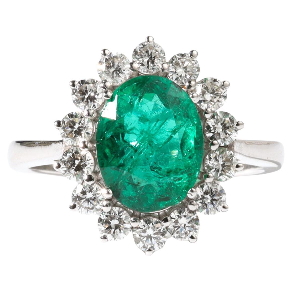 2ct Natürlicher Ovalschliff Smaragd & Diamant Halo Verlobungsring in 18K Weißgold