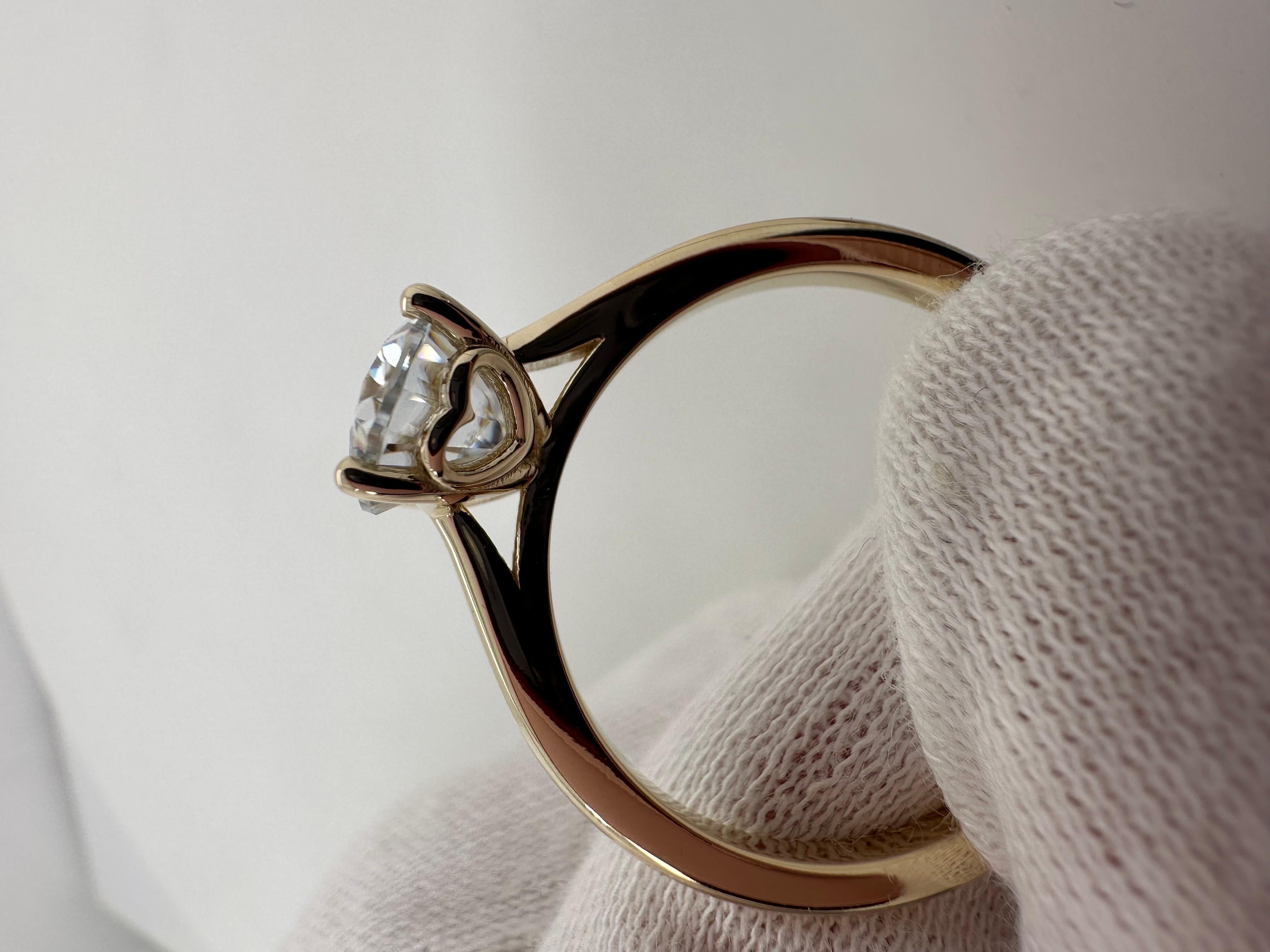 2ct Oval engagement ring simple minimalist ring marriage ring In New Condition For Sale In Boca Raton, FL