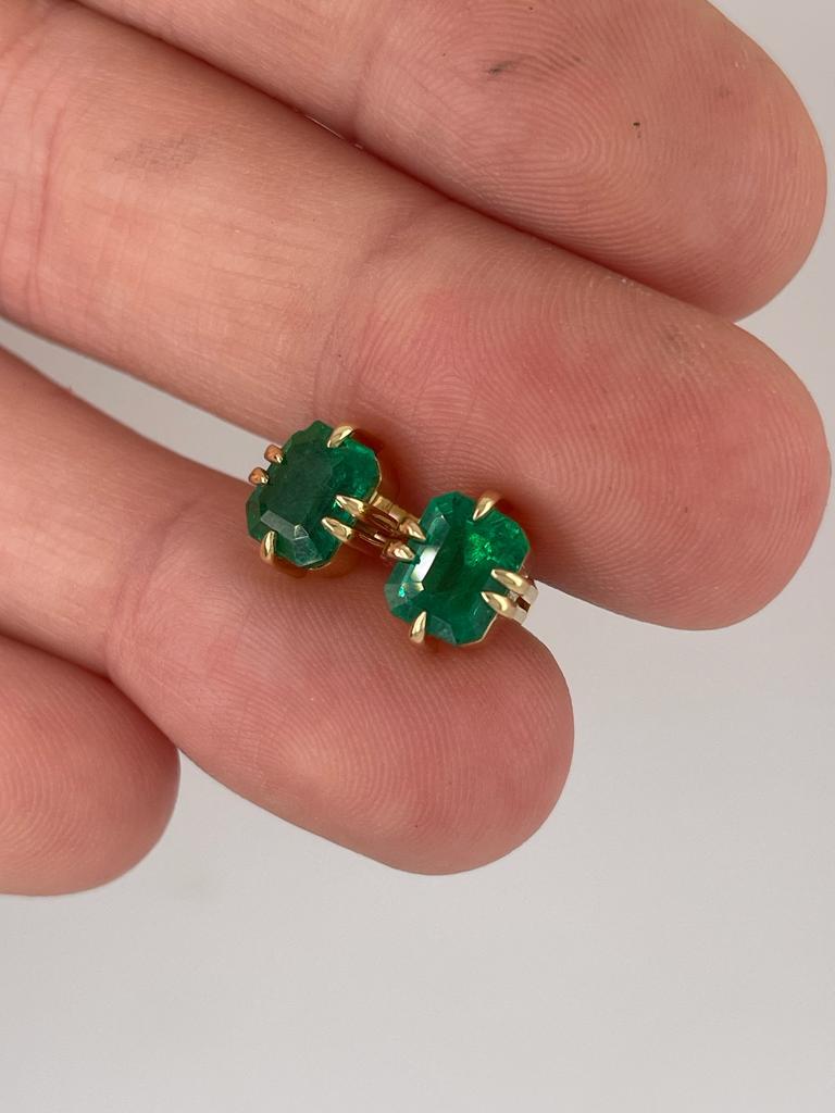 2ct pair of Emerald and 18k stud earrings  For Sale 9