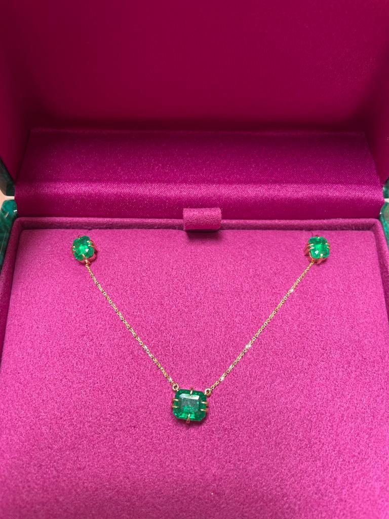 2ct pair of Emerald and 18k stud earrings  For Sale 11