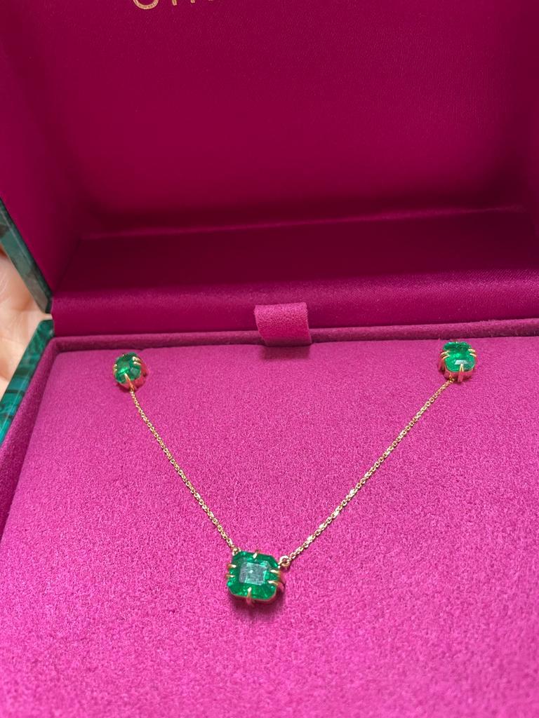 2ct pair of Emerald and 18k stud earrings  For Sale 8