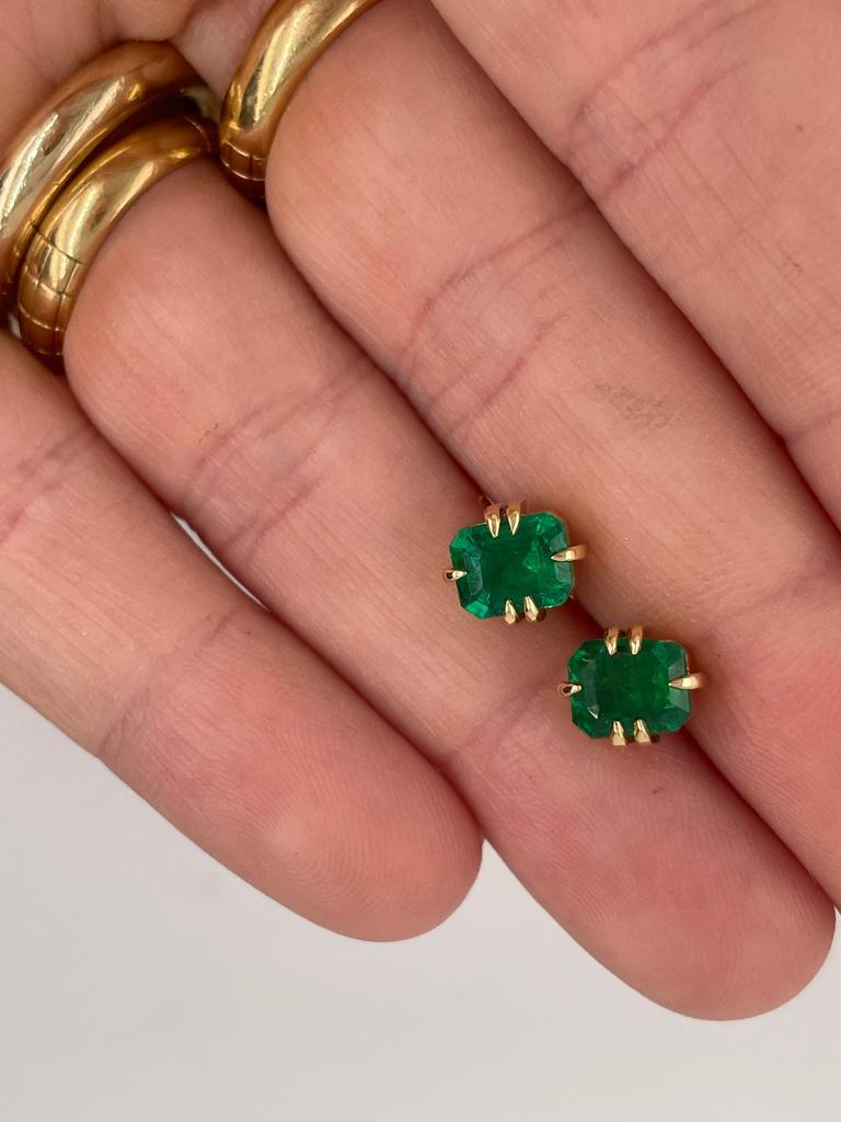 Bold minimalism elevates this exquisite emerald. Talonistic claws provide a fierce take on this jewellery staple.



•1.925ct pair of Emerald stud earrings

•Emerald cut

• 18ct yellow gold

• Signature Ohliguer talons

This Jewel Is custom make