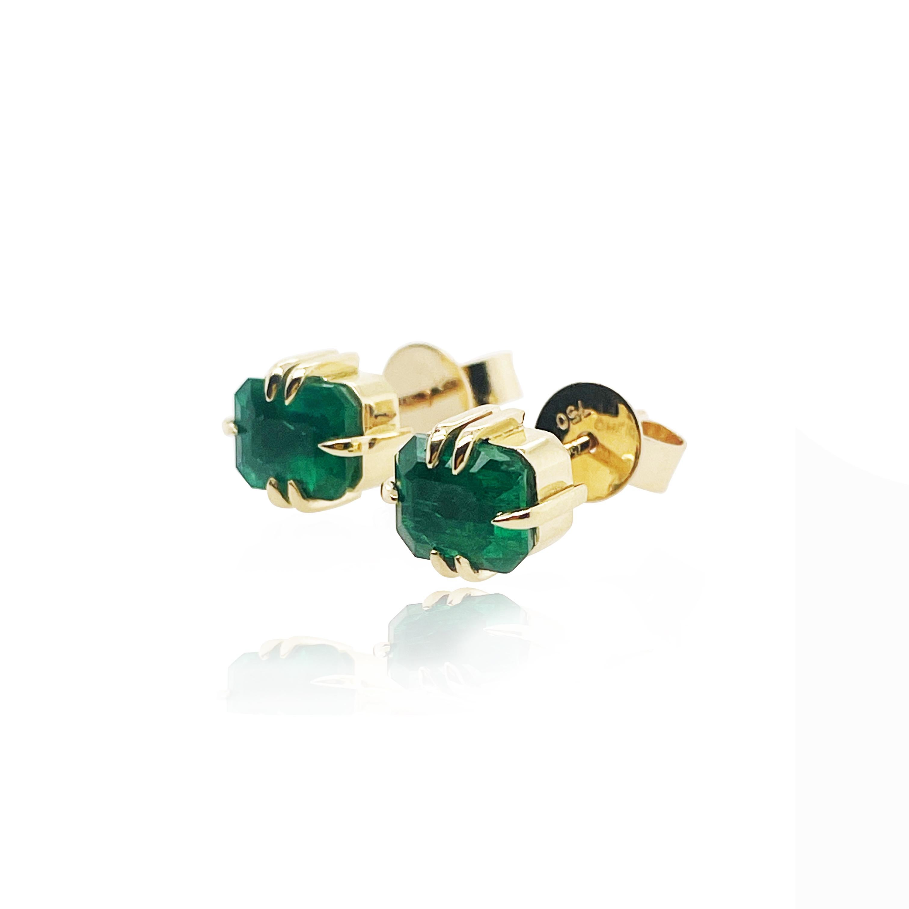2ct pair of Emerald and 18k stud earrings  For Sale 14