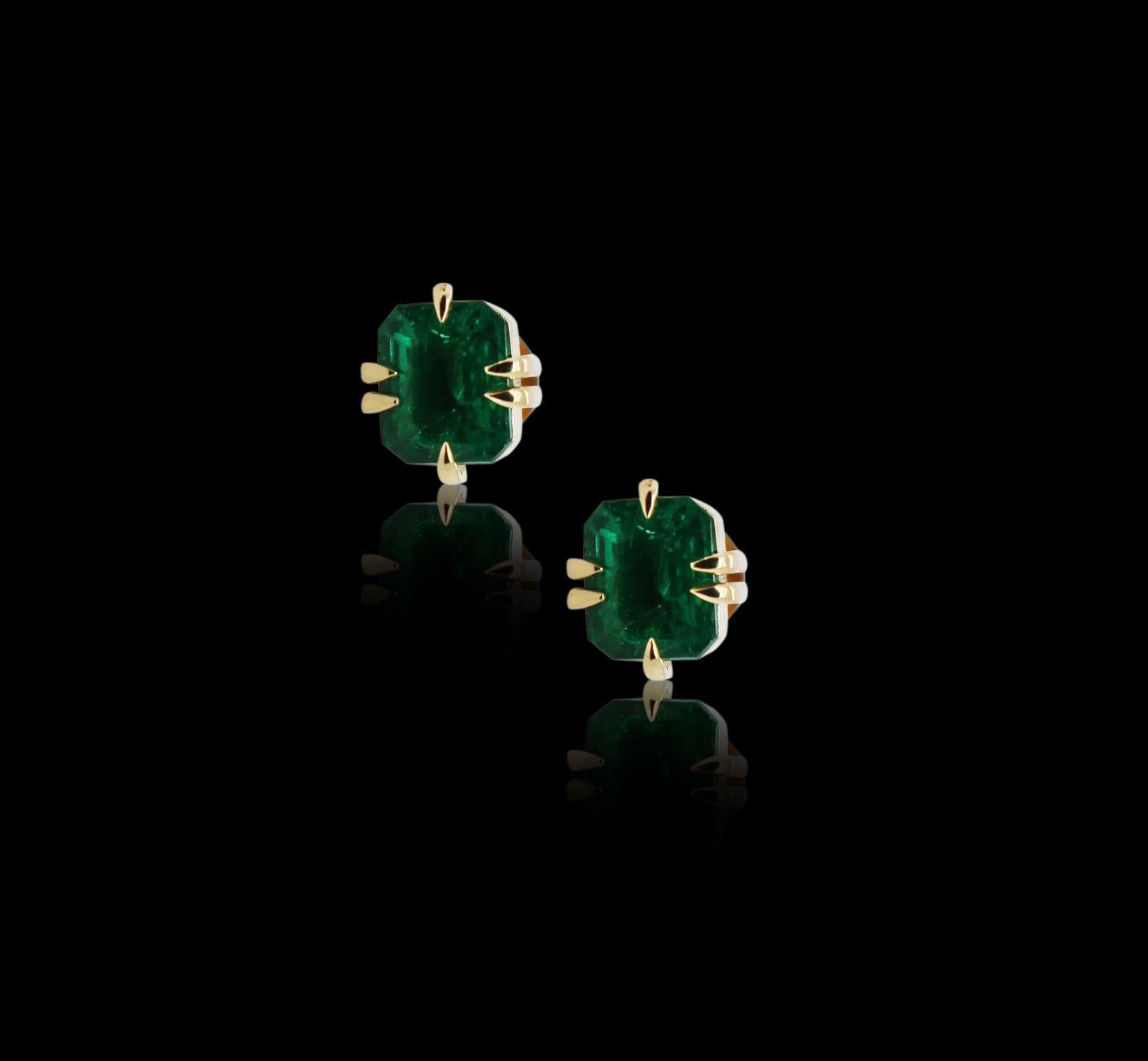 Coppia di borchie Emerald Bold Icon da 2 carati in oro giallo 18 ct. in vendita 3