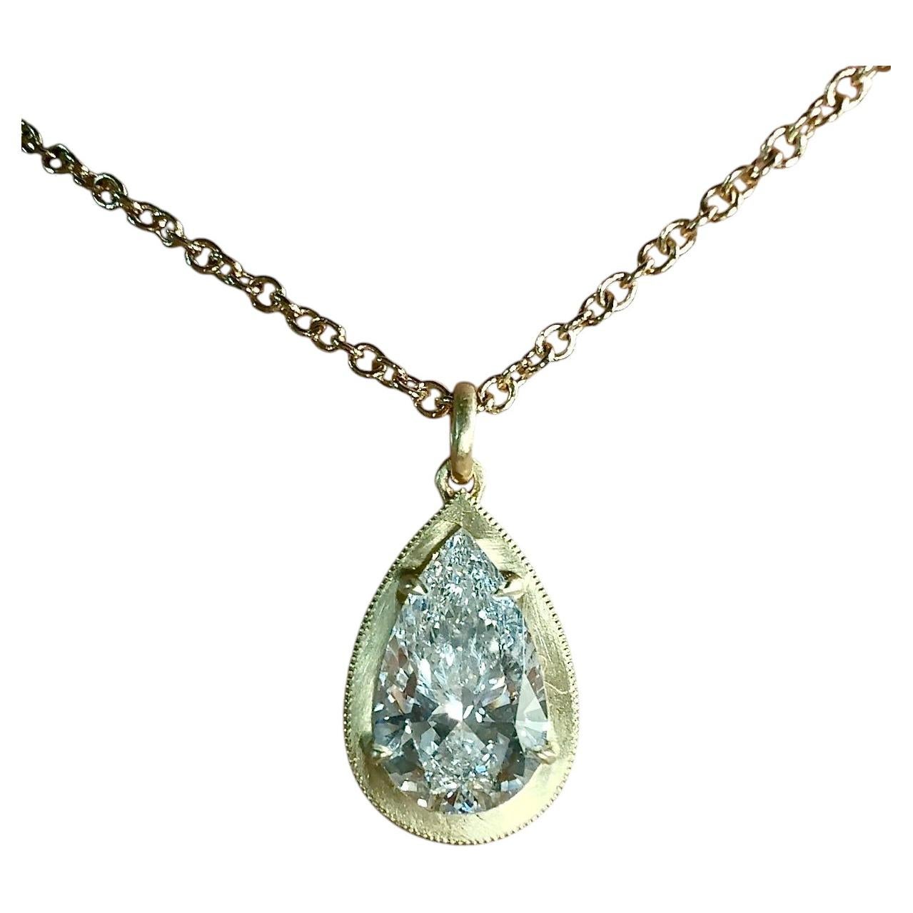 Collana con diamanti a forma di pera da 2 carati in oro giallo 18 ct.
