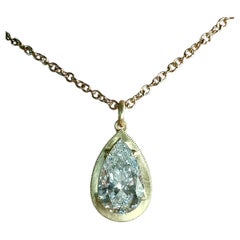 Collana con diamanti a forma di pera da 2 carati in oro giallo 18 ct.