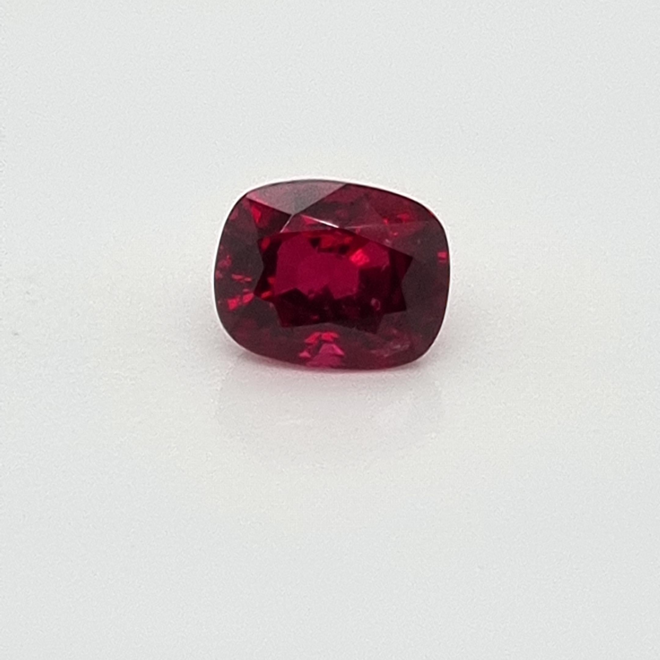 Este hermoso rubí rojo birmano 