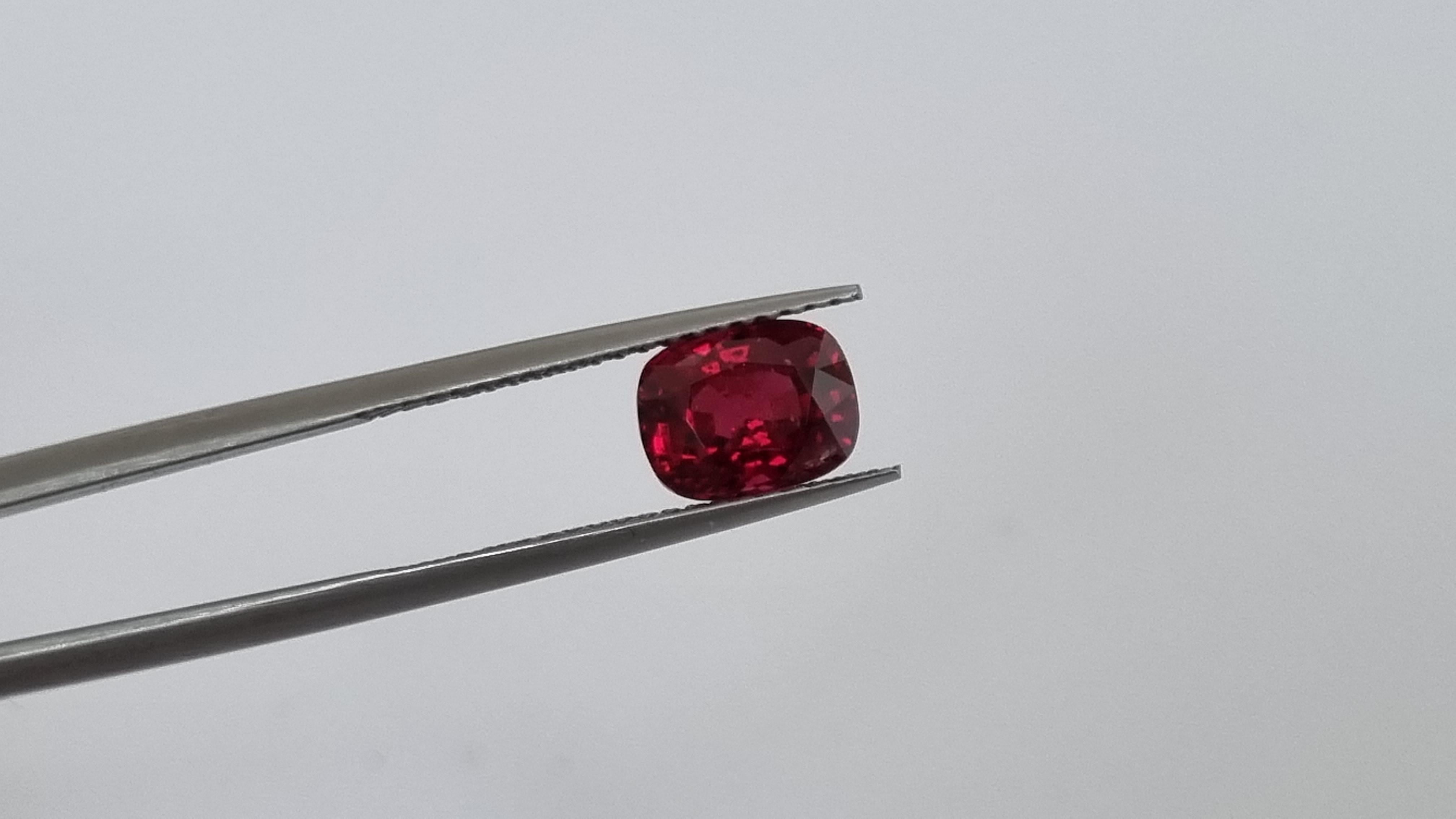 2ct Rubí birmano sangre de paloma - Sin calentar en Nuevo estado para la venta en London, GB