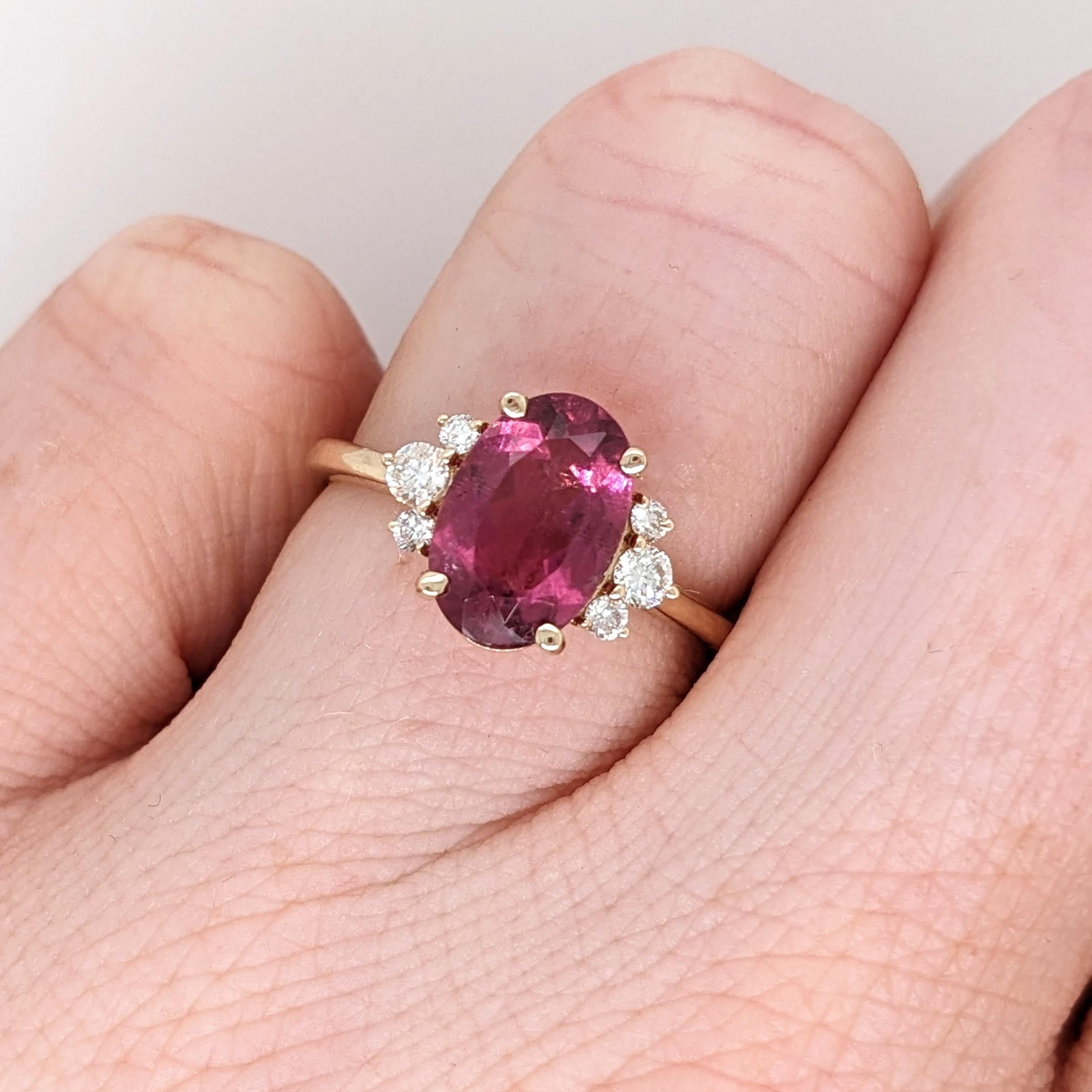 Moderne Bague en or jaune 14 carats avec tourmaline rose 2 carats et diamants extraits de la terre OV 10x7 en vente