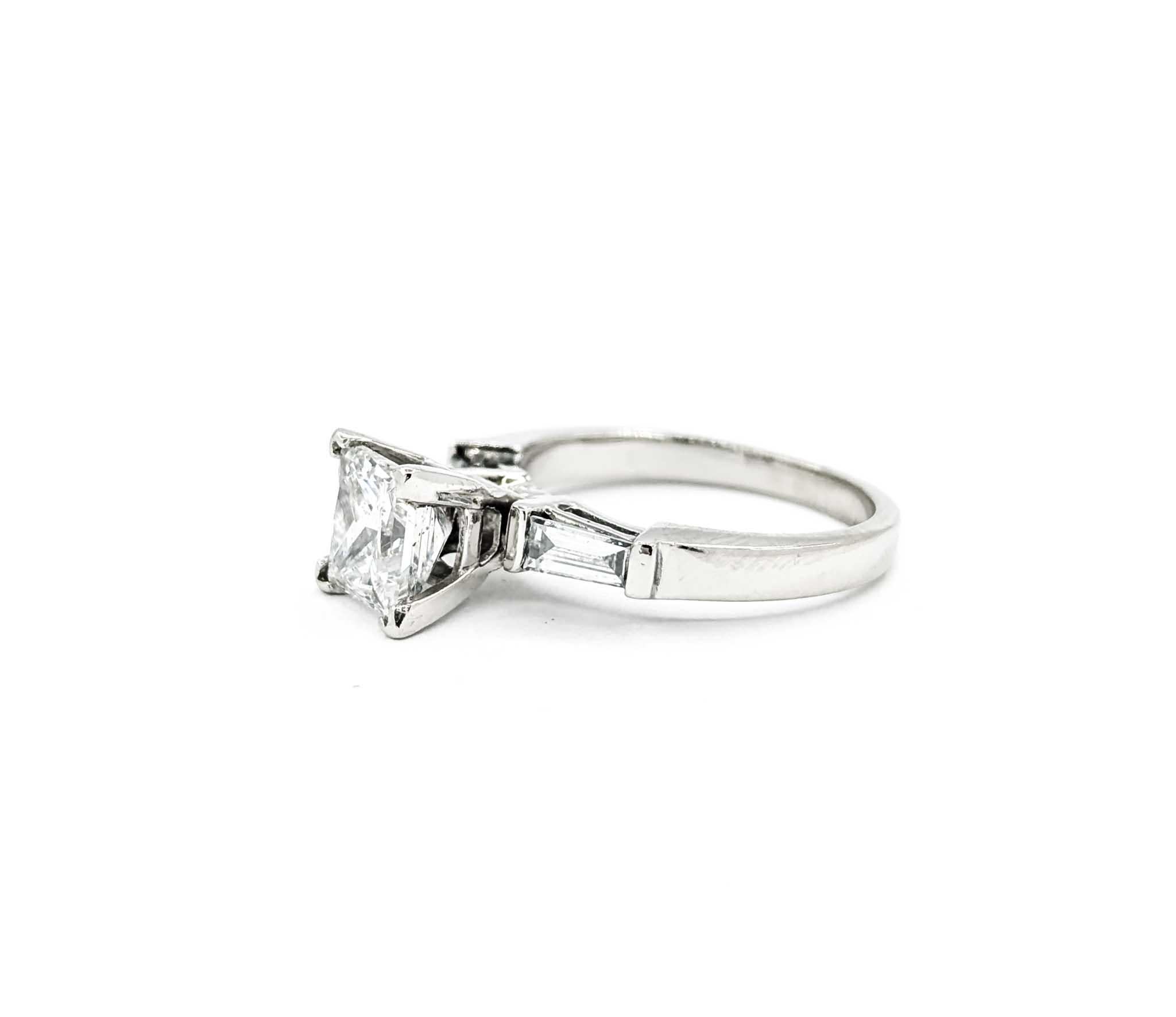 Anello di fidanzamento con diamanti 2ct Princess e Baguette in platino in vendita 5