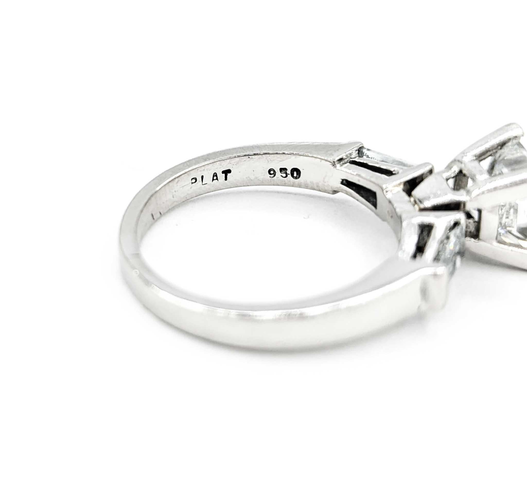 Anello di fidanzamento con diamanti 2ct Princess e Baguette in platino in vendita 1