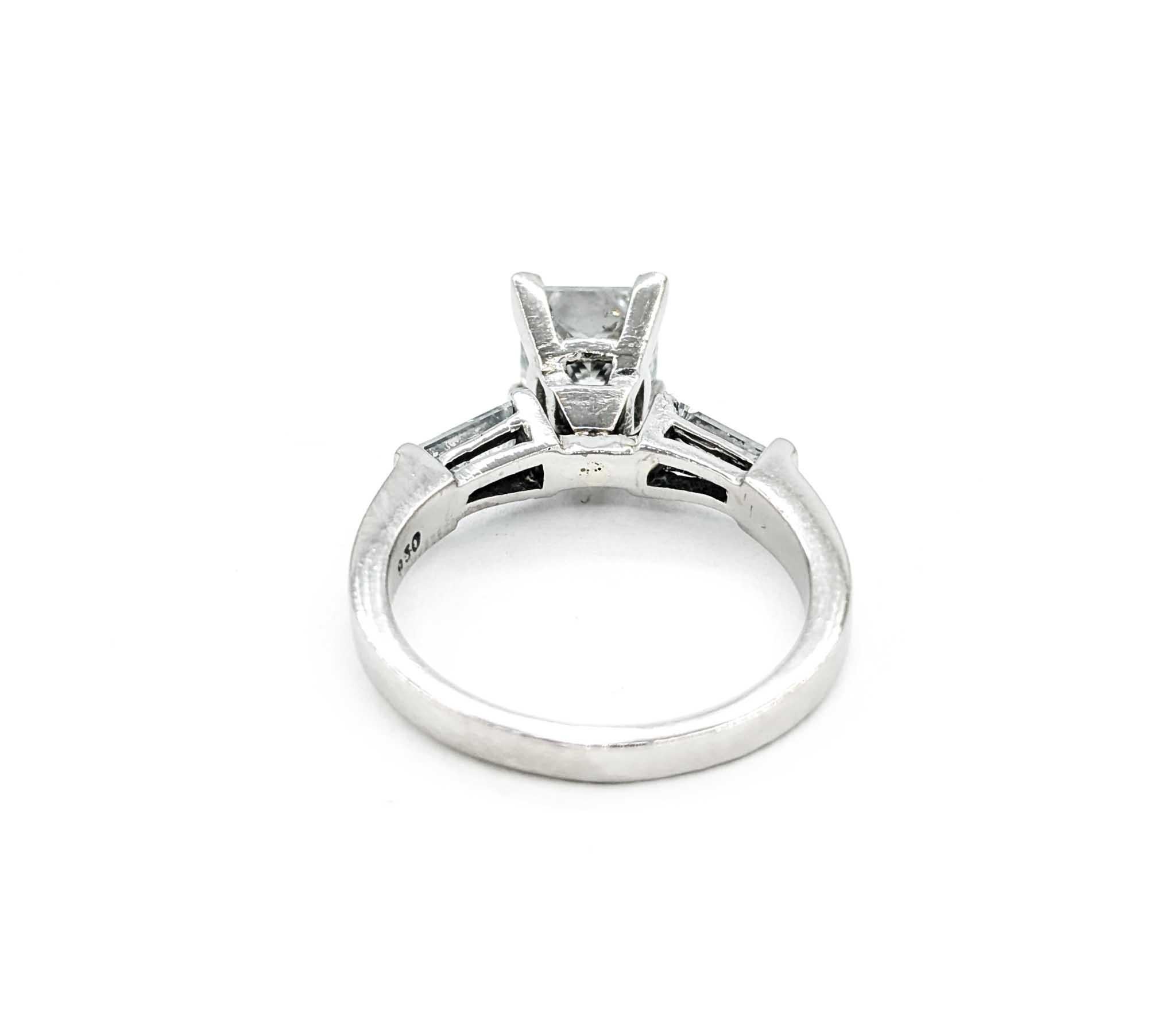 Anello di fidanzamento con diamanti 2ct Princess e Baguette in platino in vendita 2