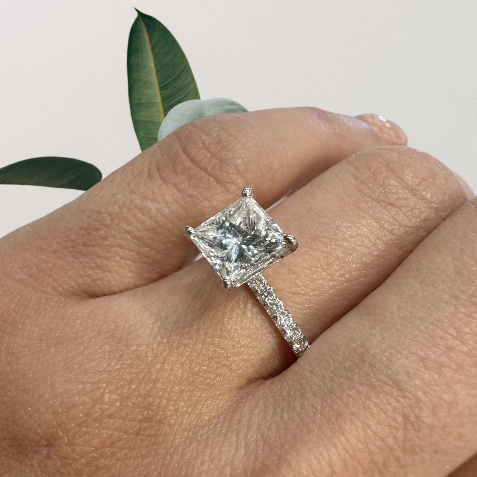 Women's 2ct Princess Cut Diamond Ring in 18k White Gold, Sizable For Sale